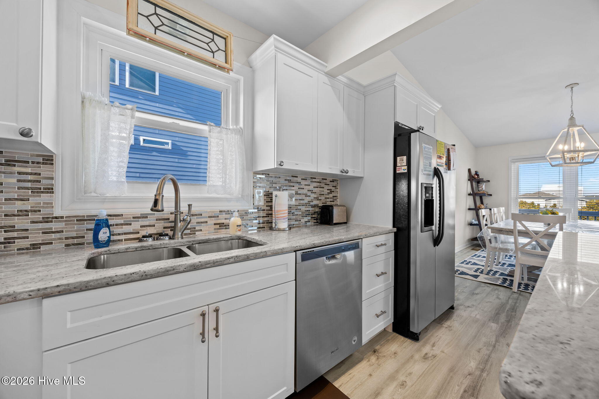 100552001 | Photo 30