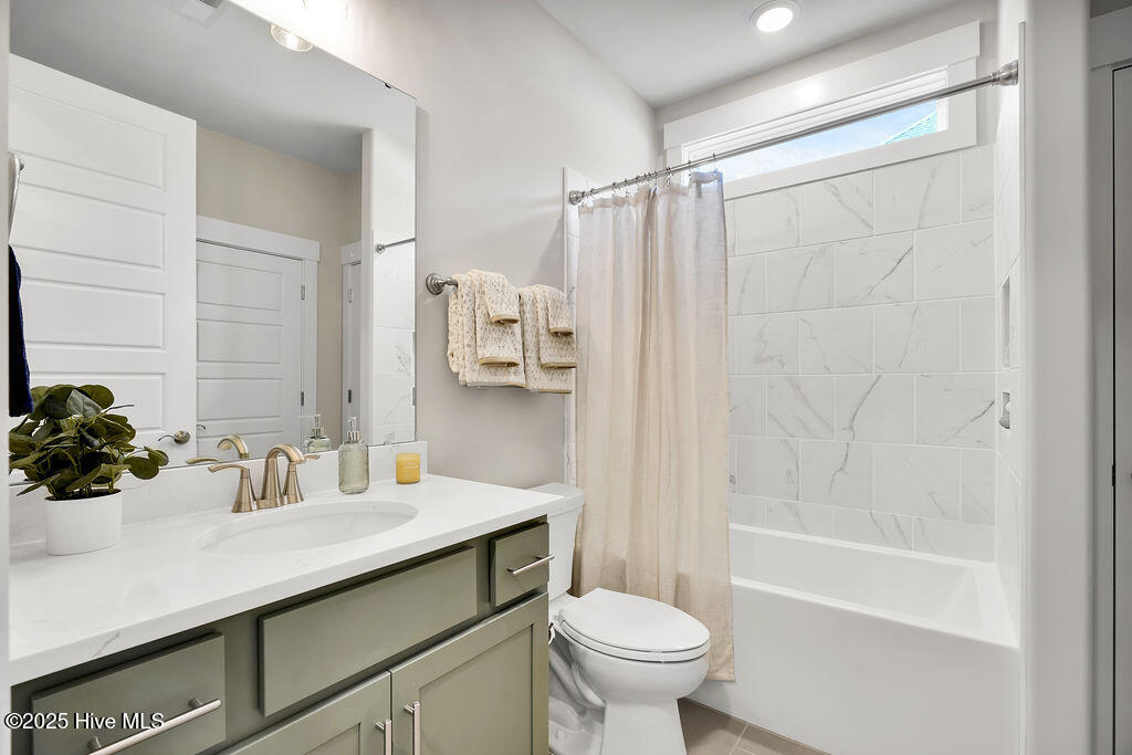 100529674 | Photo 82