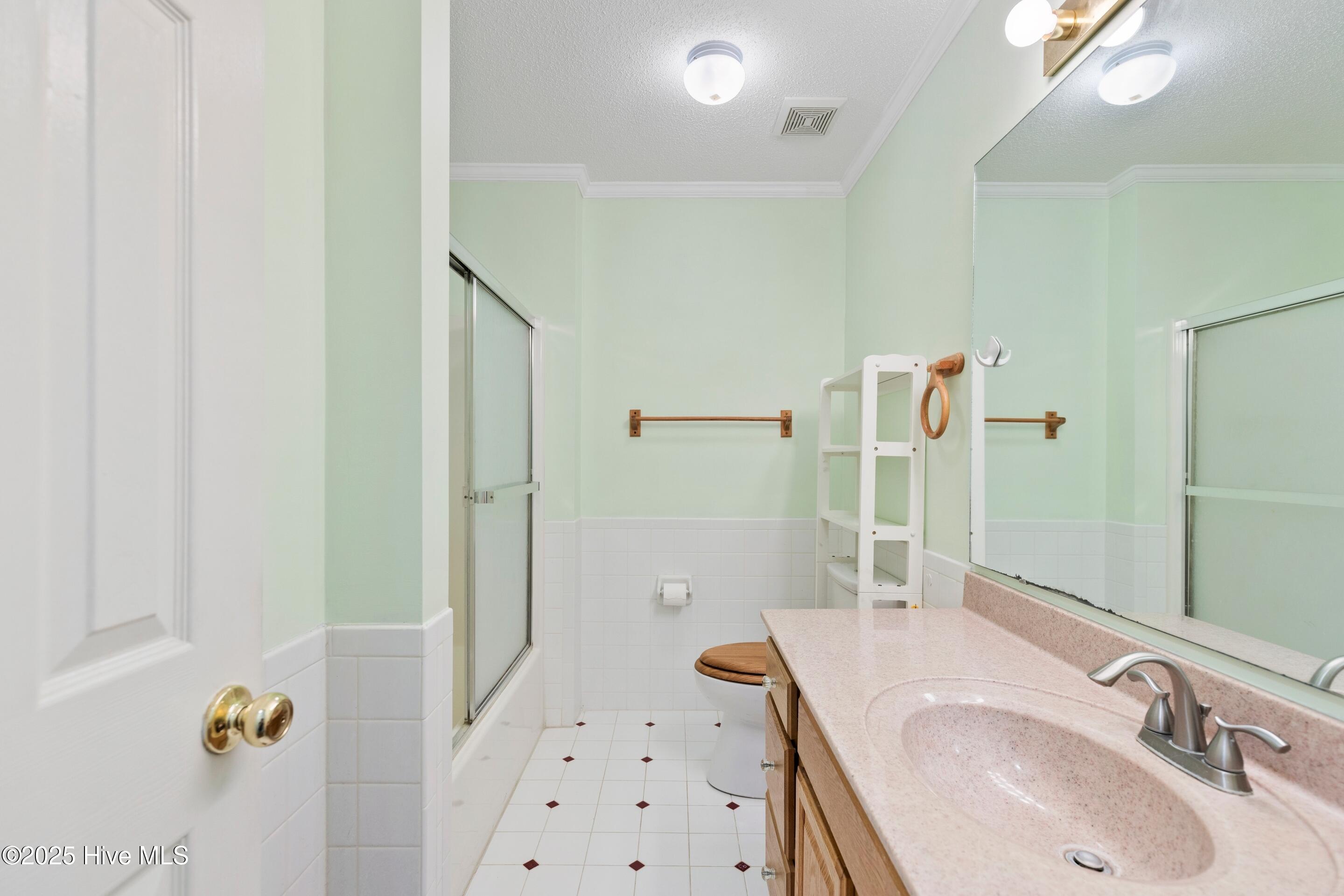 100540586 | Photo 40