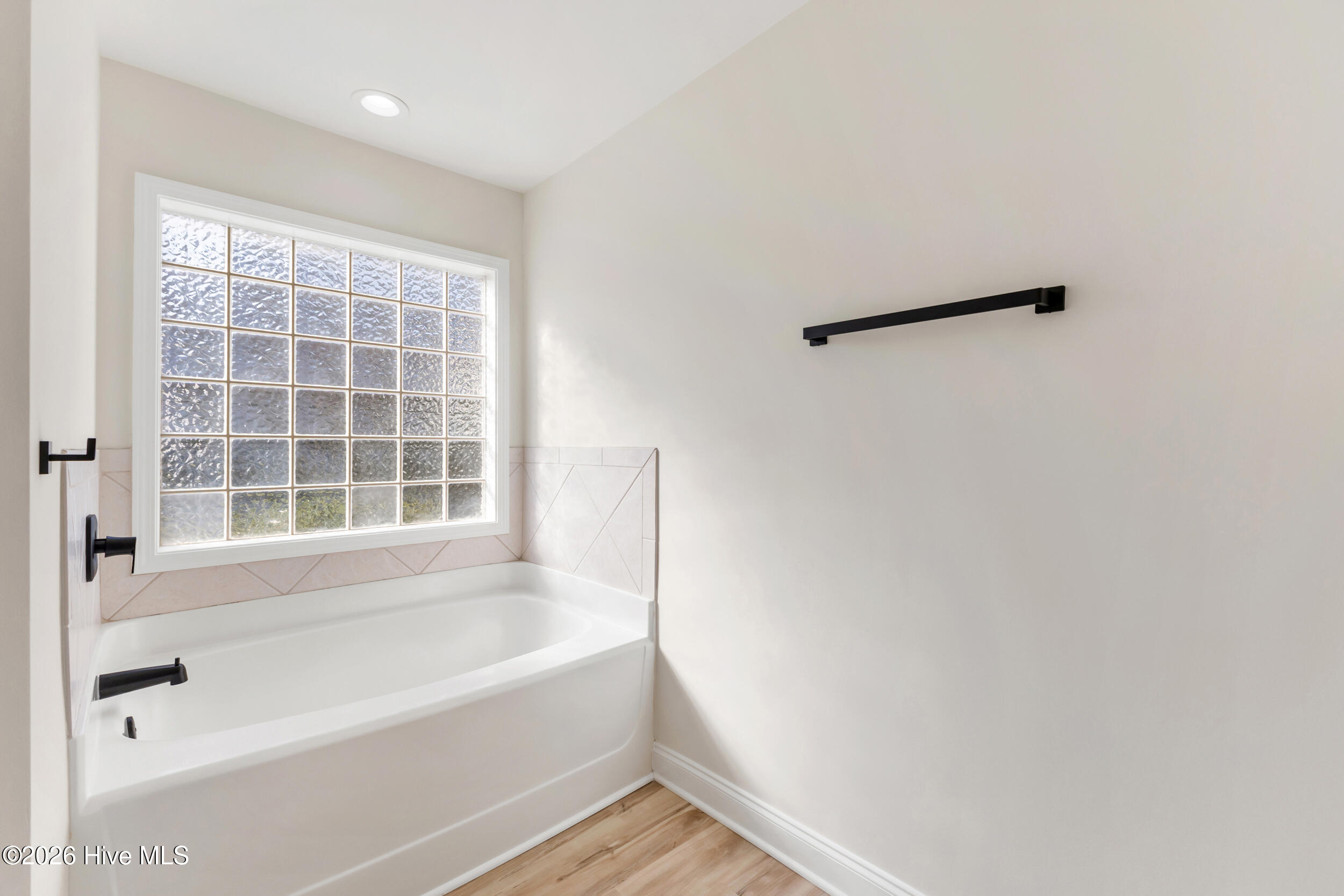 100559842 | Photo 23