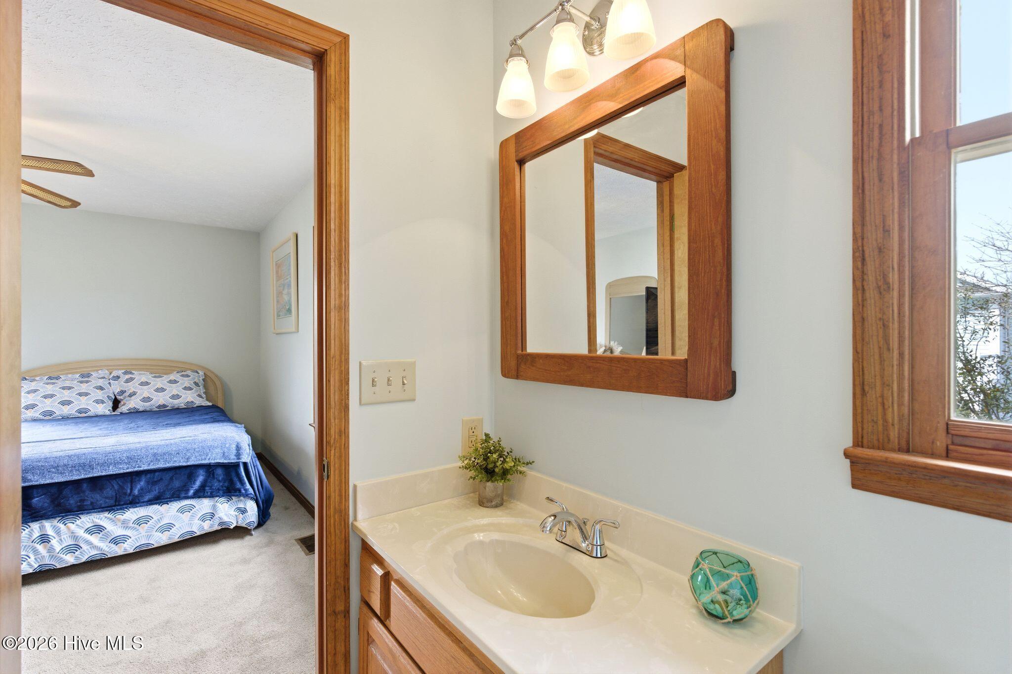 100564018 | Photo 24