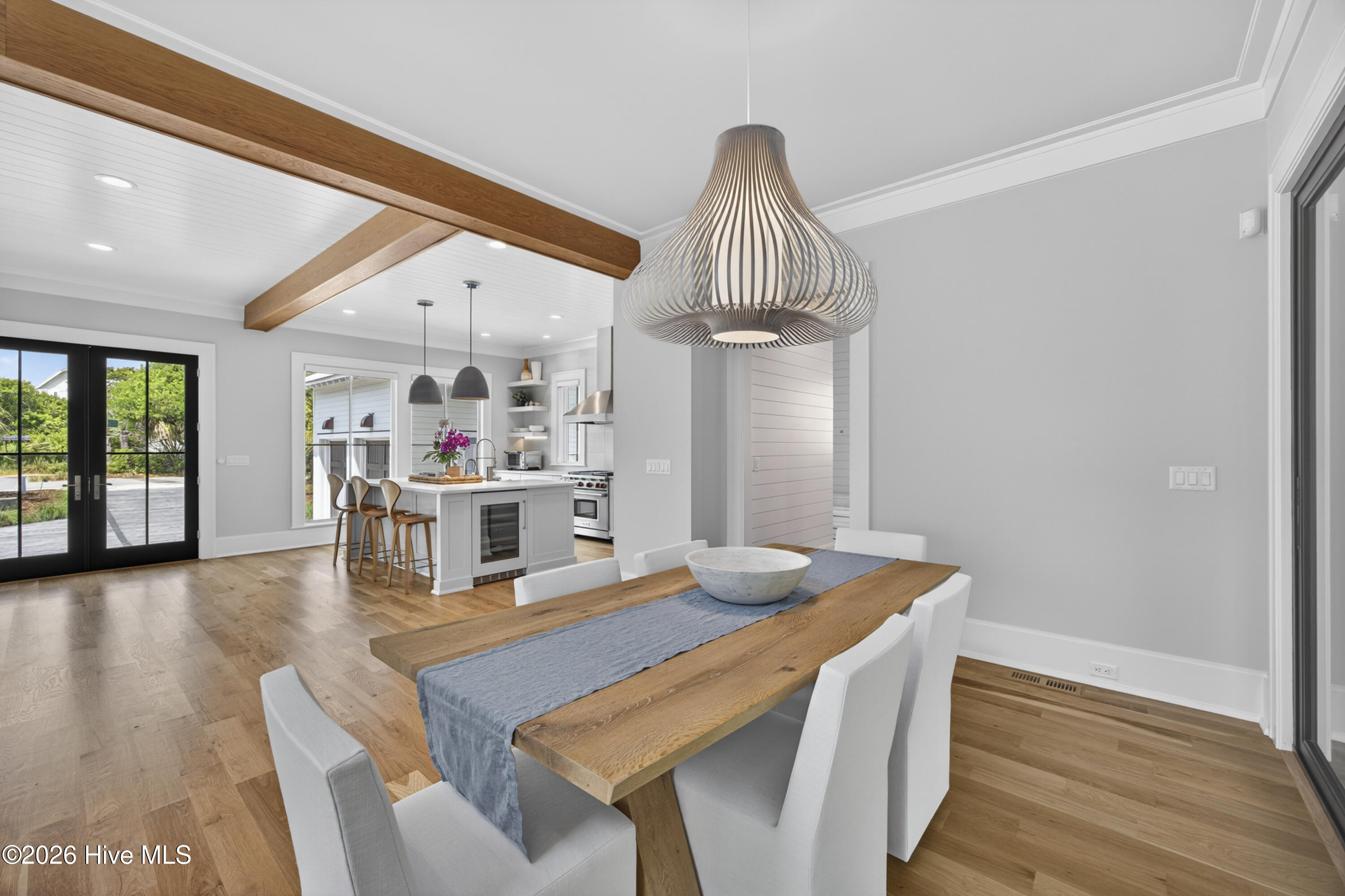 100566186 | Photo 26