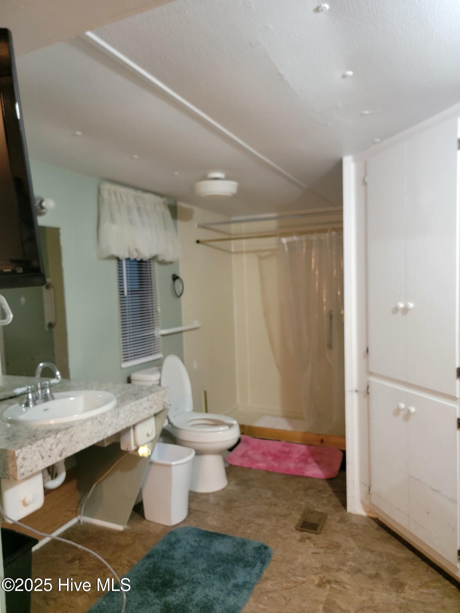 100549547 | Photo 15