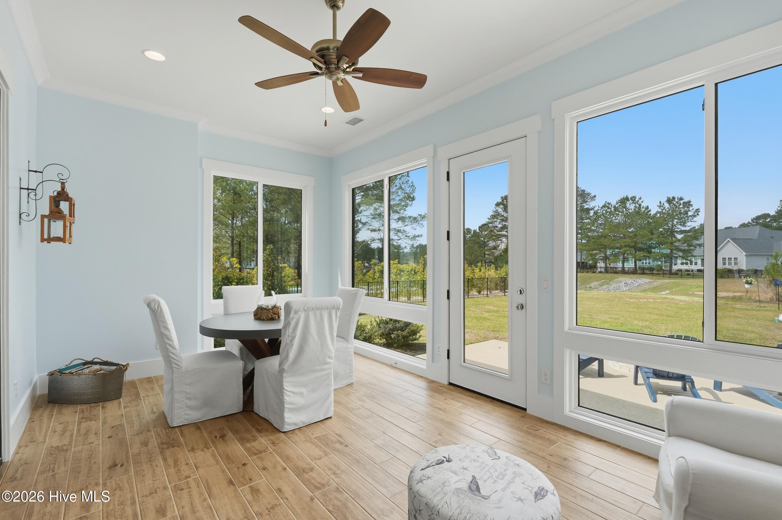 100563980 | Photo 30