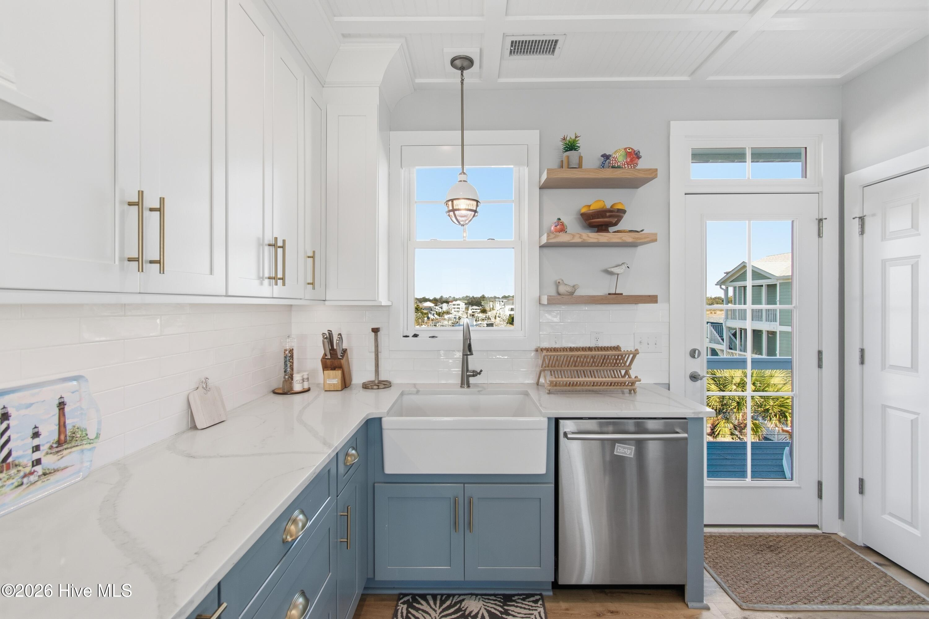 100547553 | Photo 44