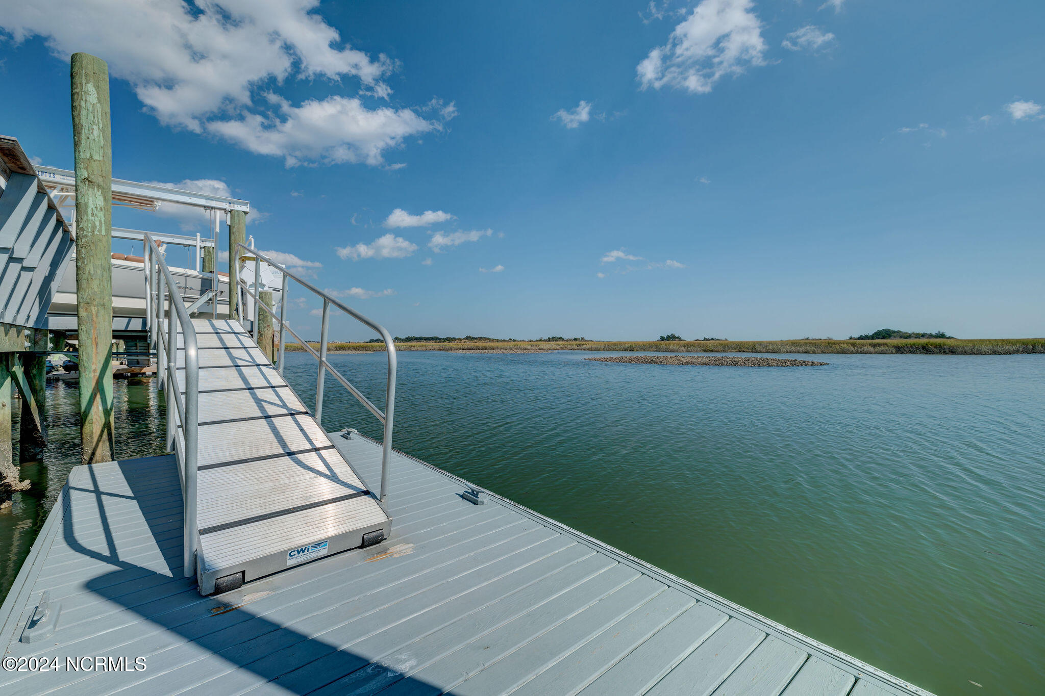 100547028 | Photo 73