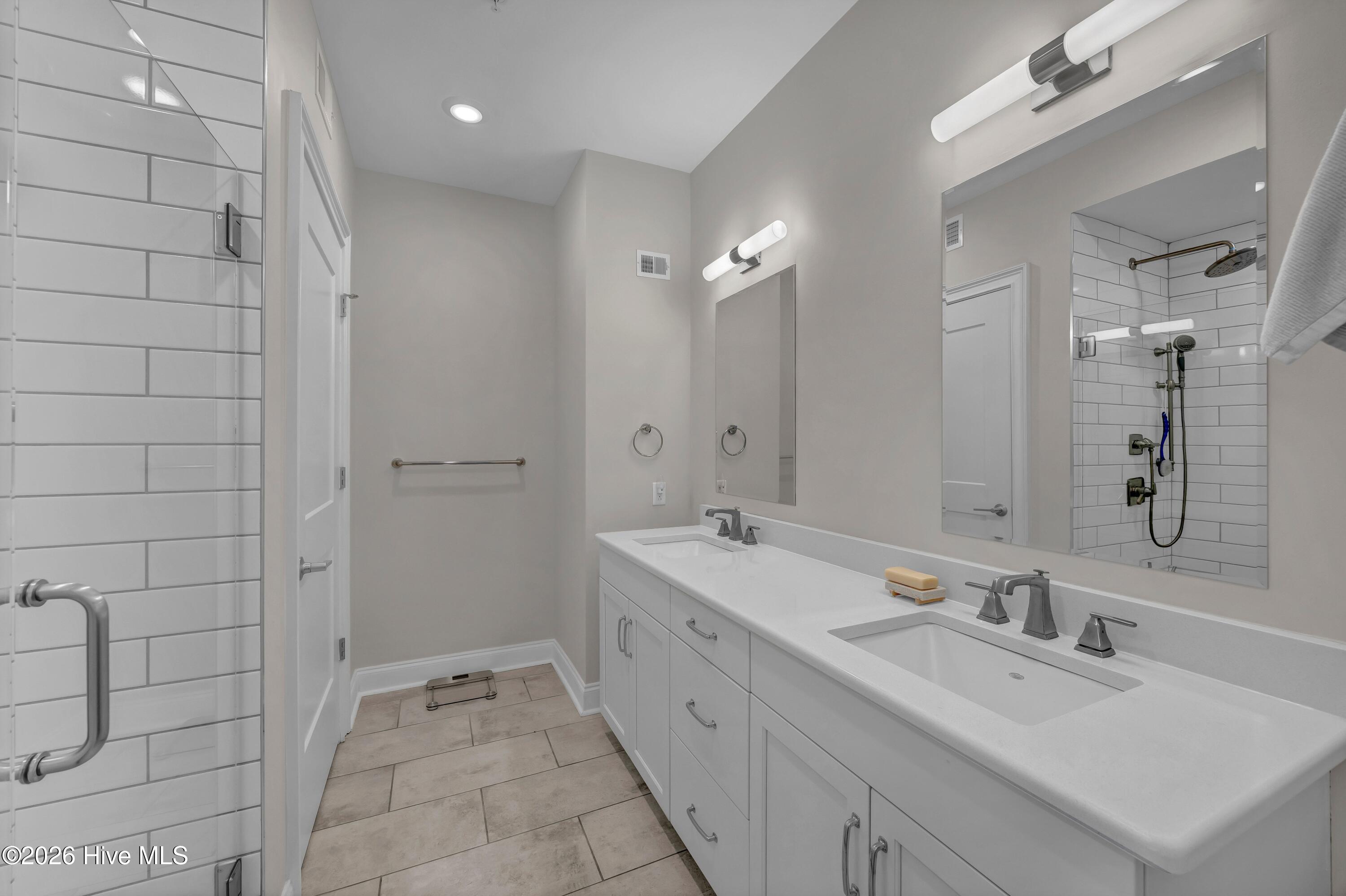 100556399 | Photo 22