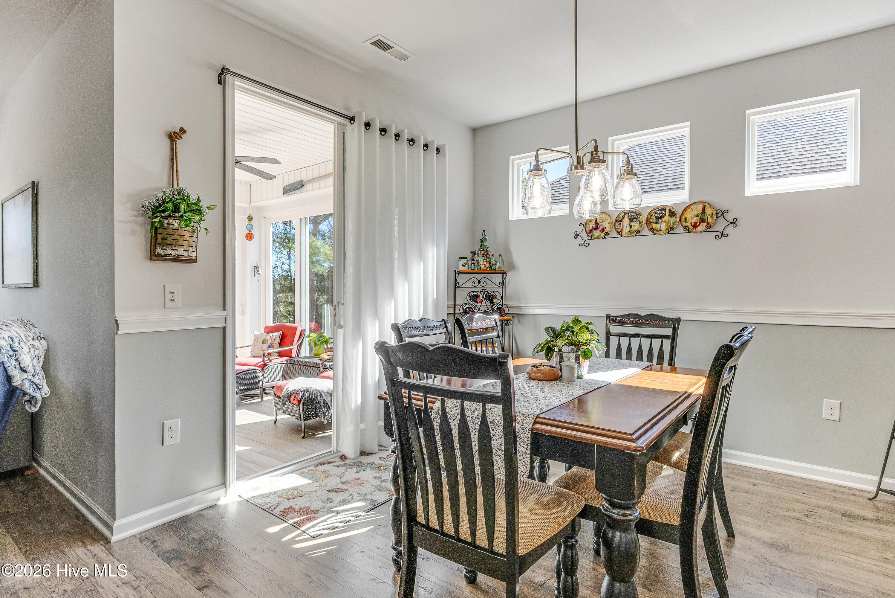 100555117 | Photo 15