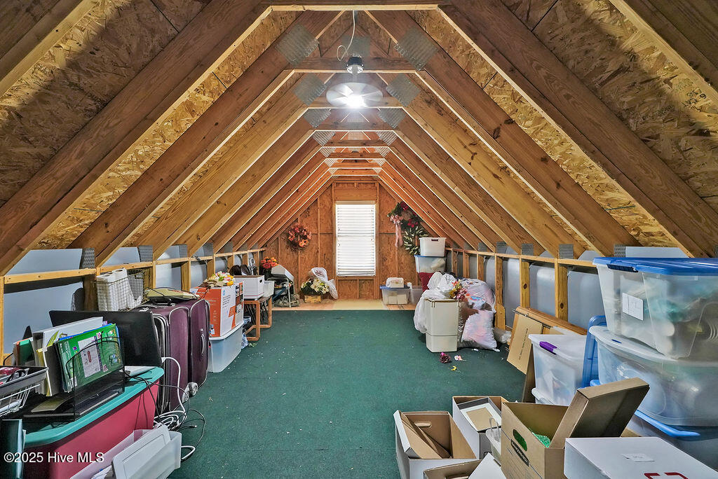 100527649 | Photo 39