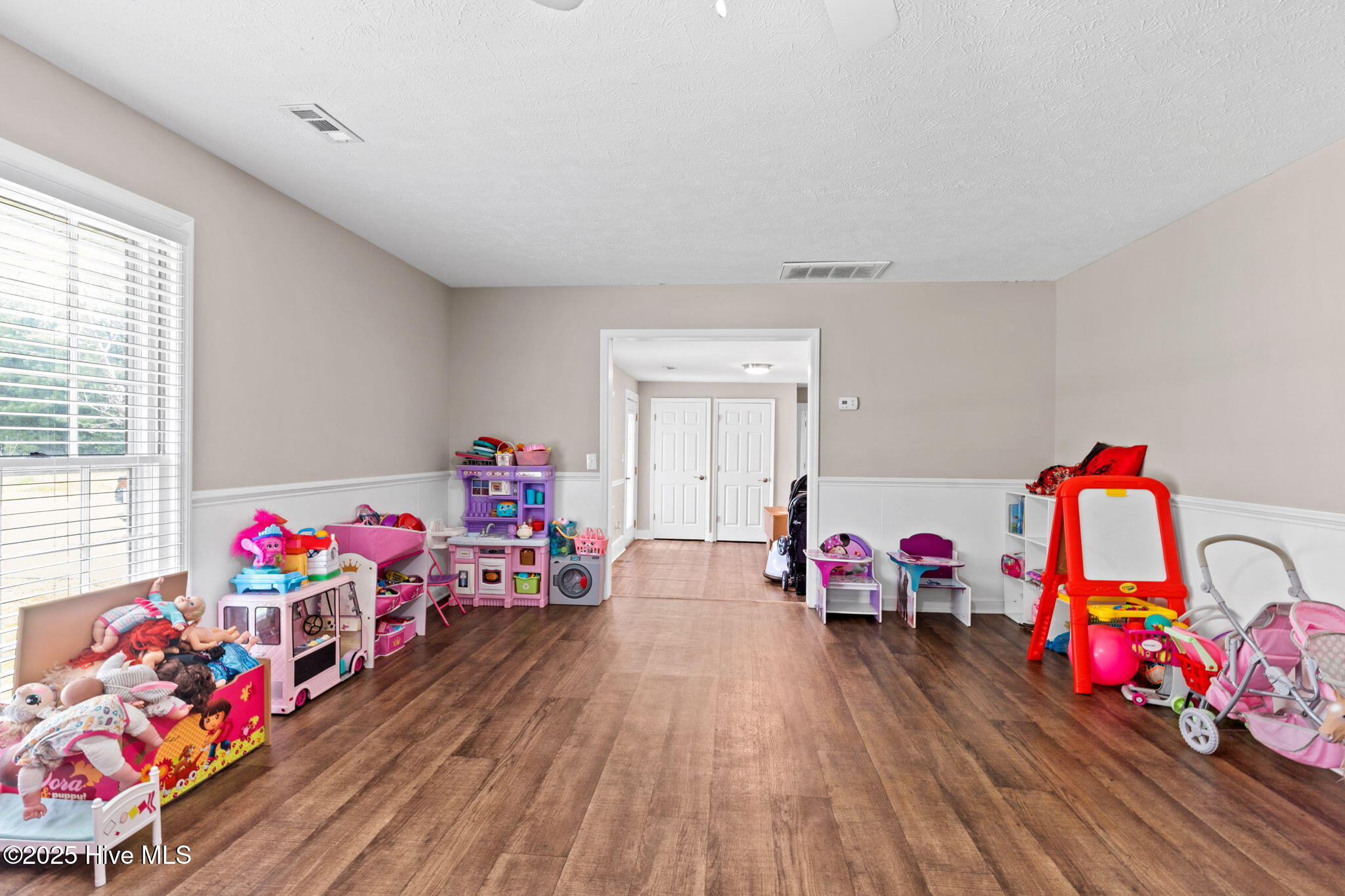 100527355 | Photo 18