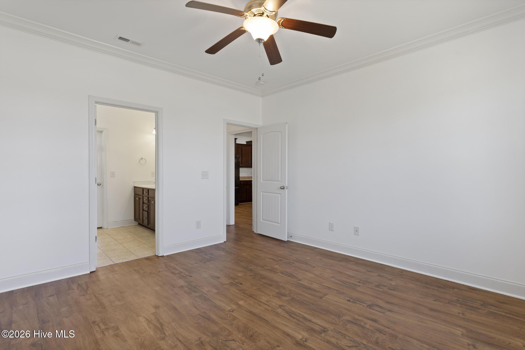 100542370 | Photo 12