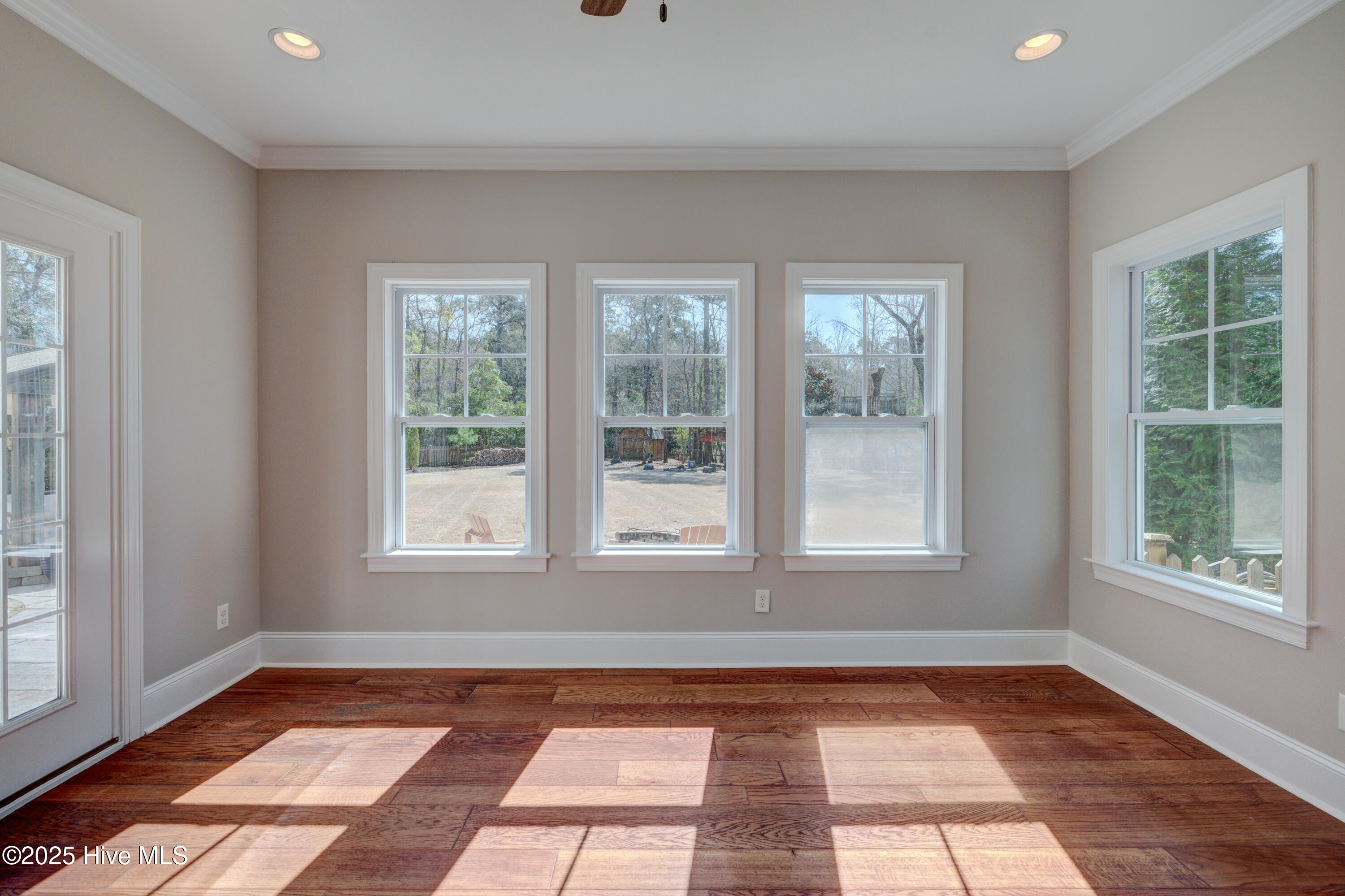 100496540 | Photo 31