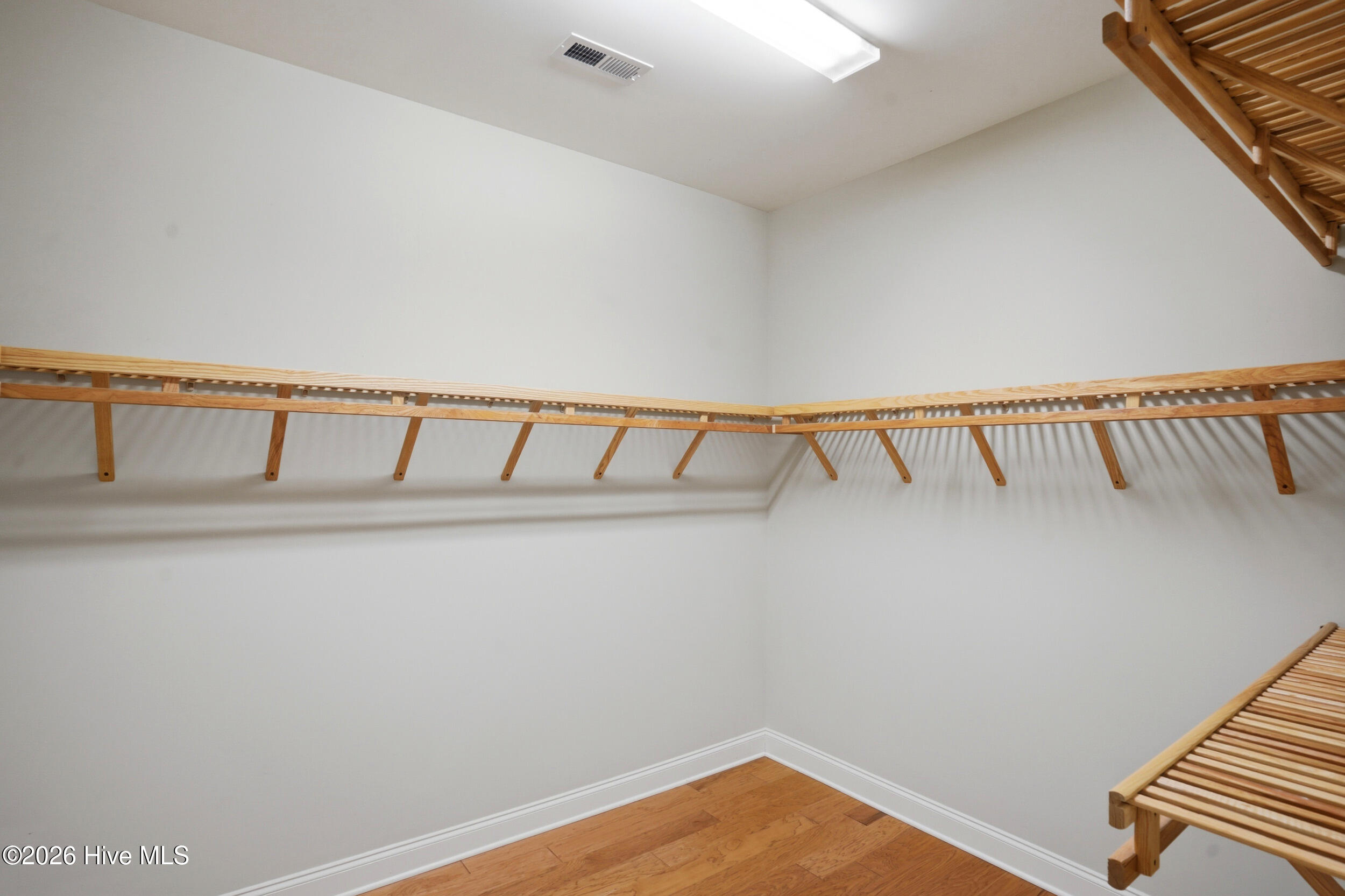 100567048 | Photo 23