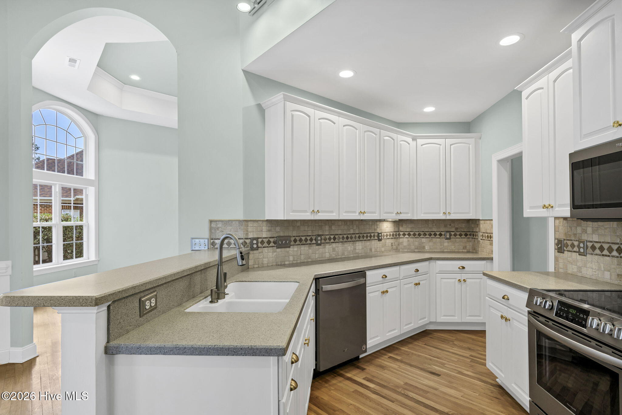 100557033 | Photo 15