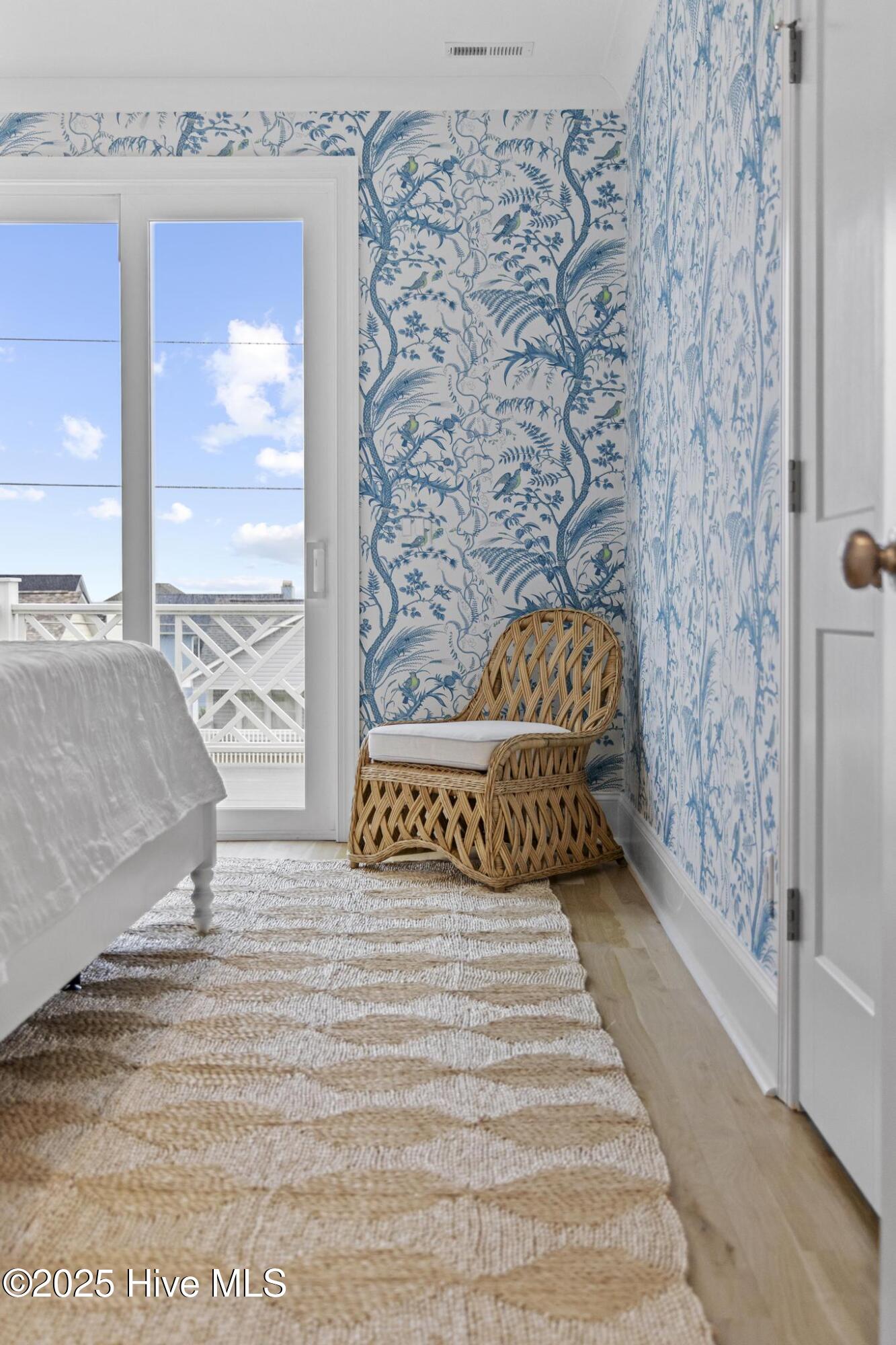 100565849 | Photo 77