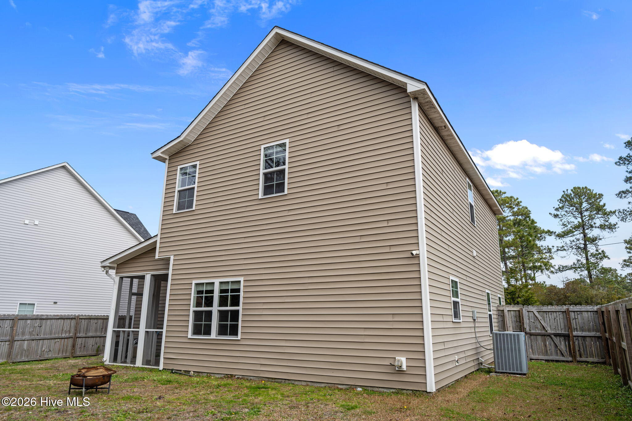 100549610 | Photo 40