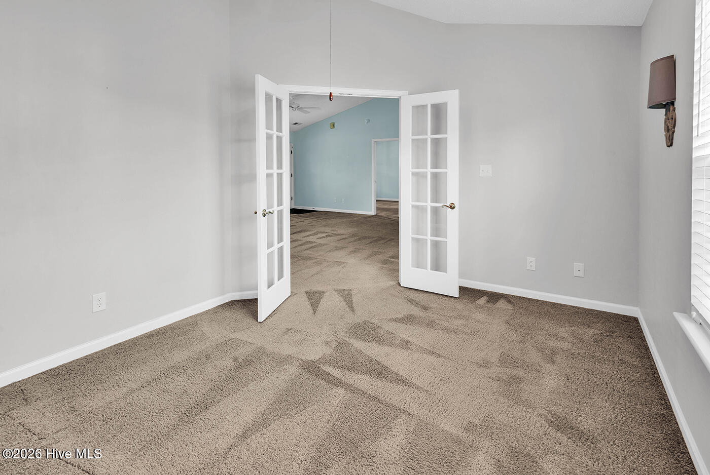 100563985 | Photo 18