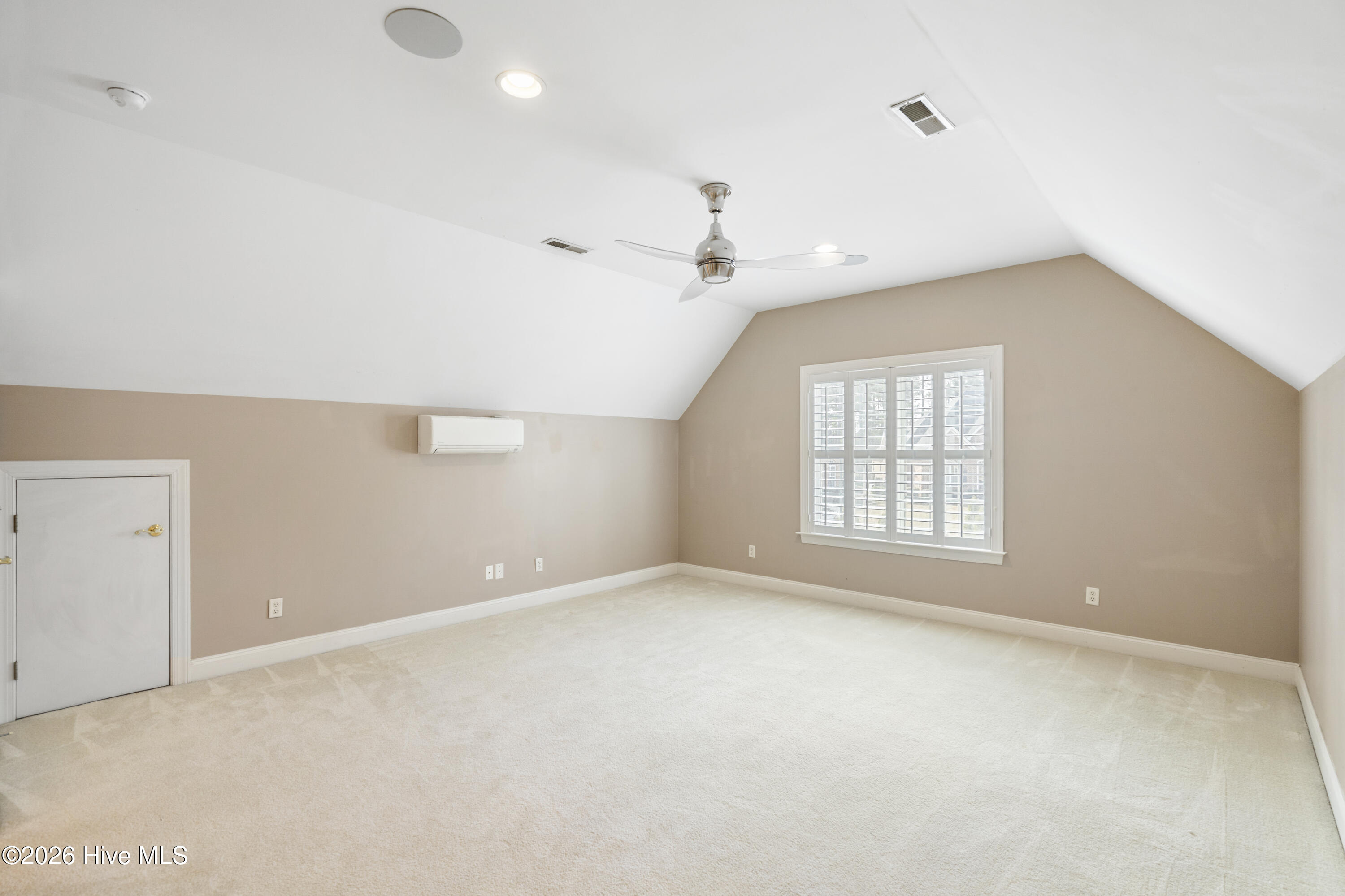 100550705 | Photo 33