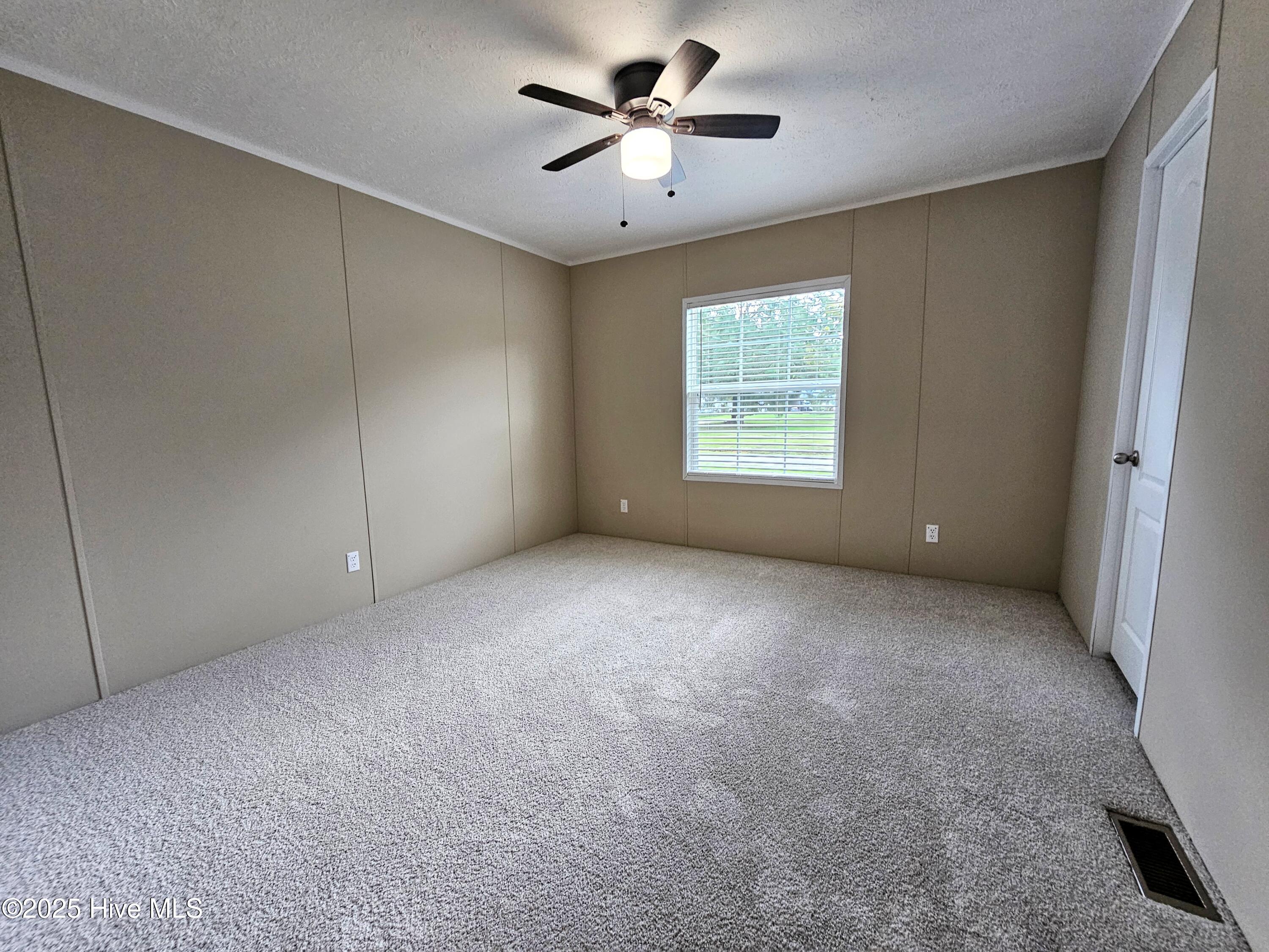 100523710 | Photo 16