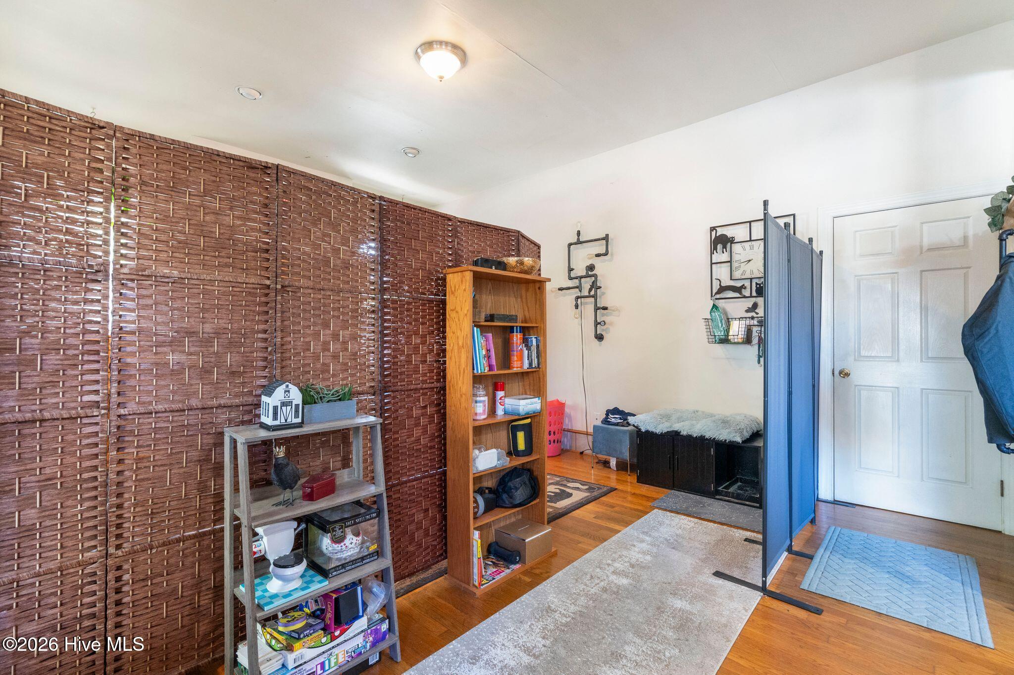 100570327 | Photo 11