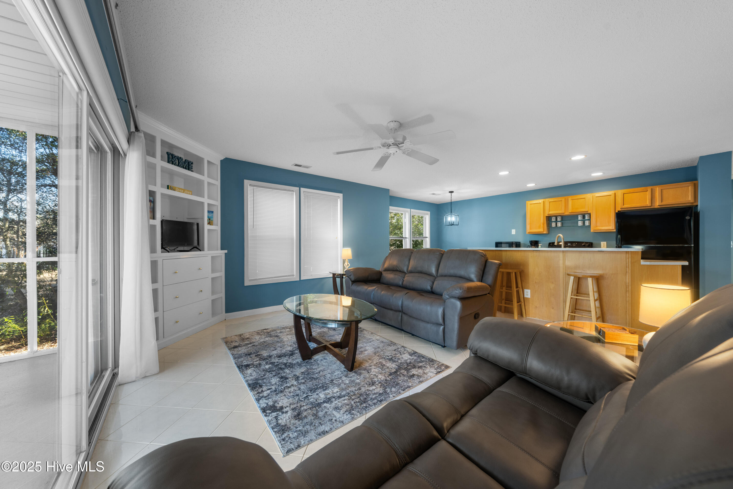 100510372 | Photo 16