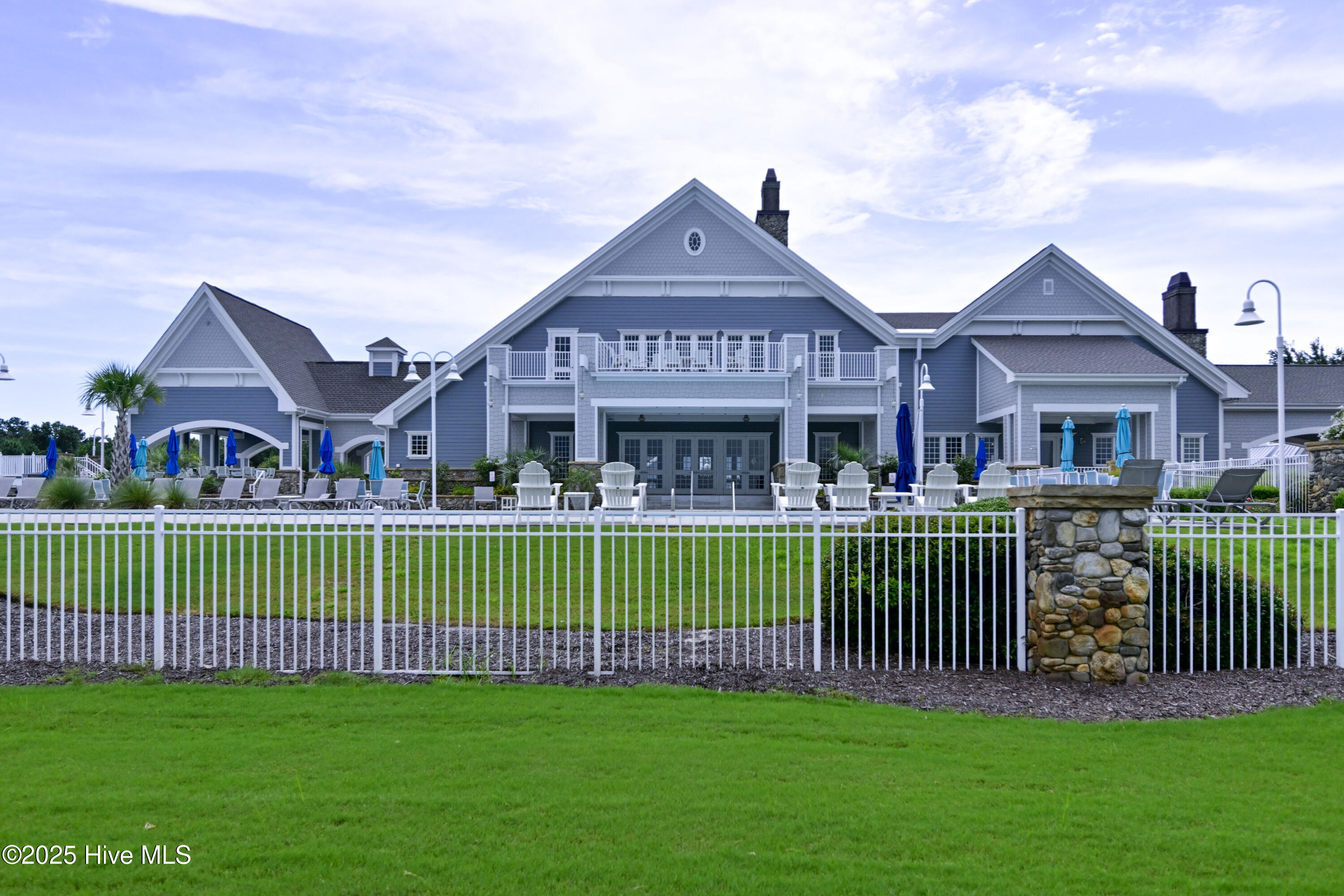 100523770 | Photo 69