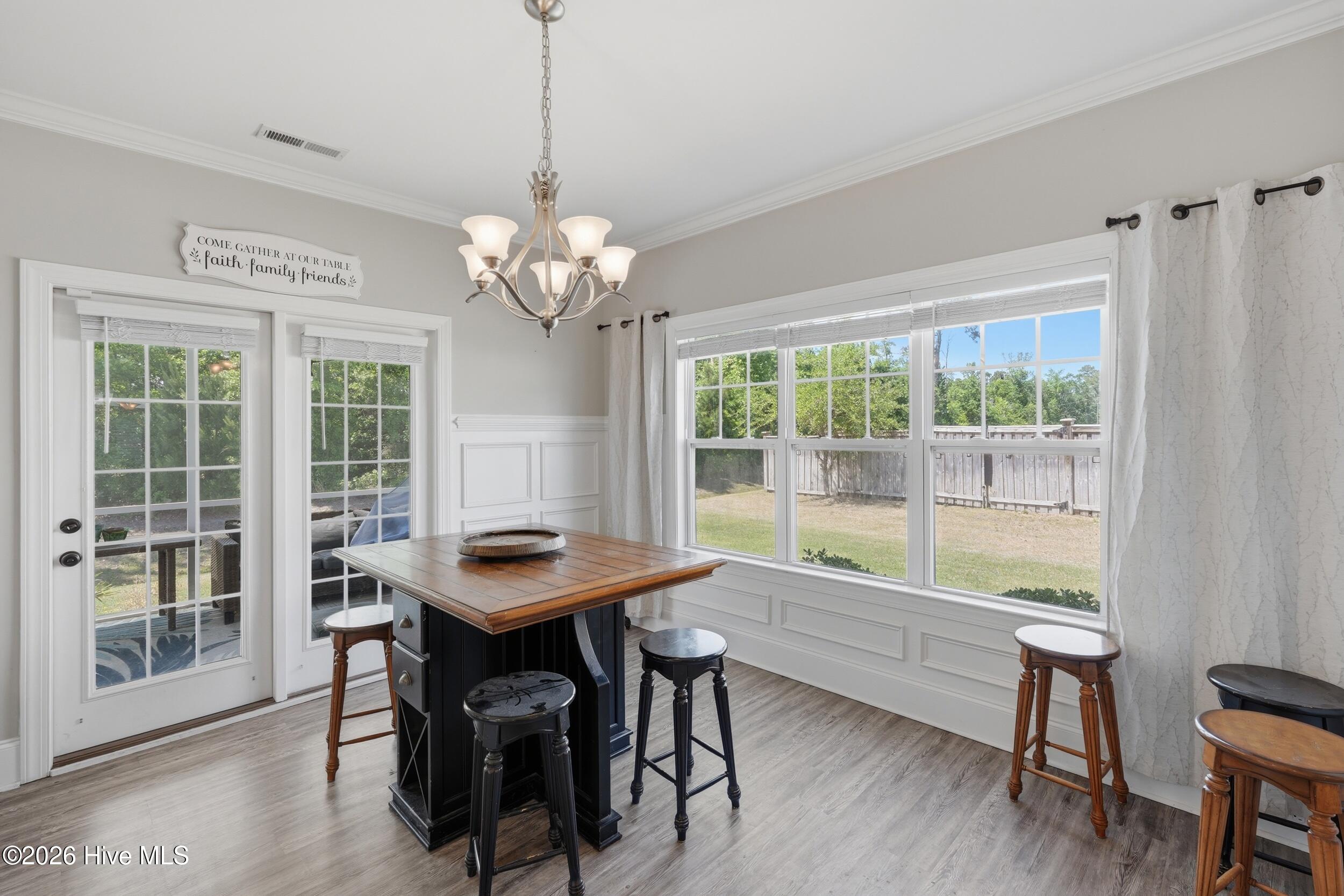 100570242 | Photo 13