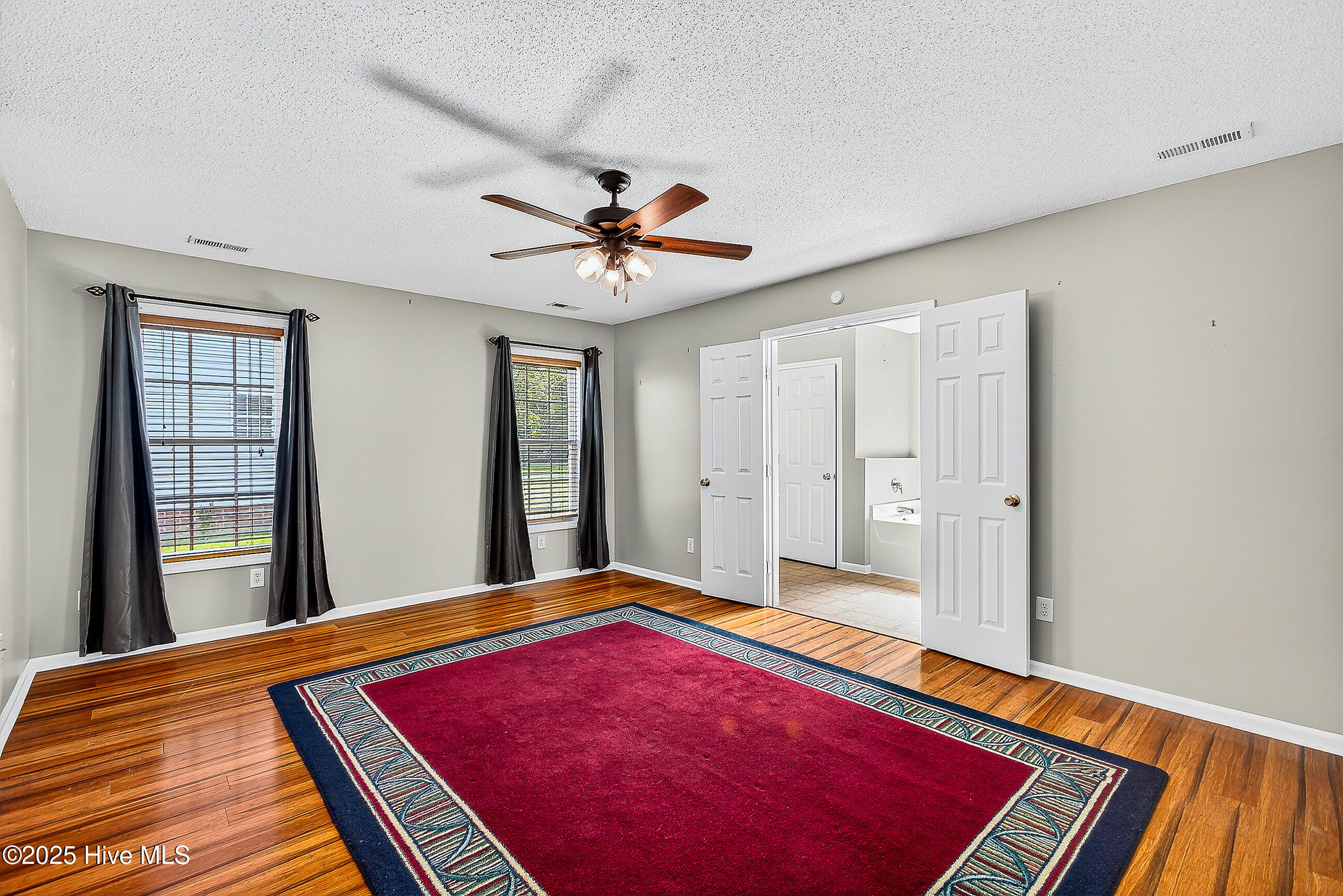 100540052 | Photo 15