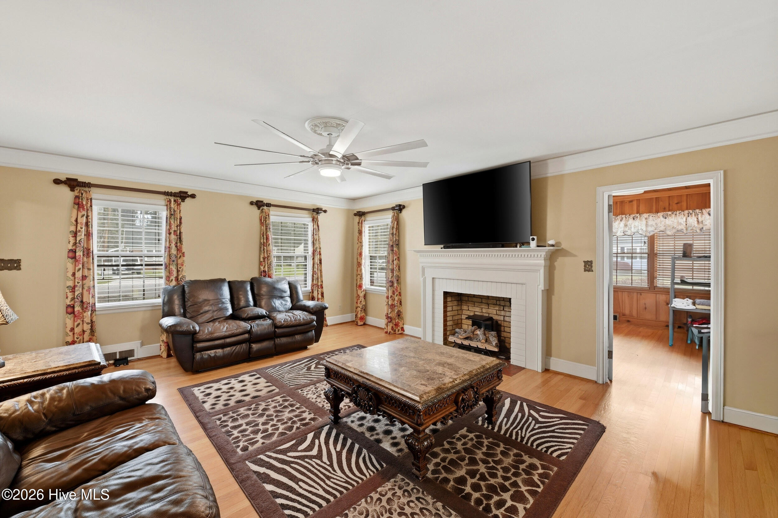 100560095 | Photo 14