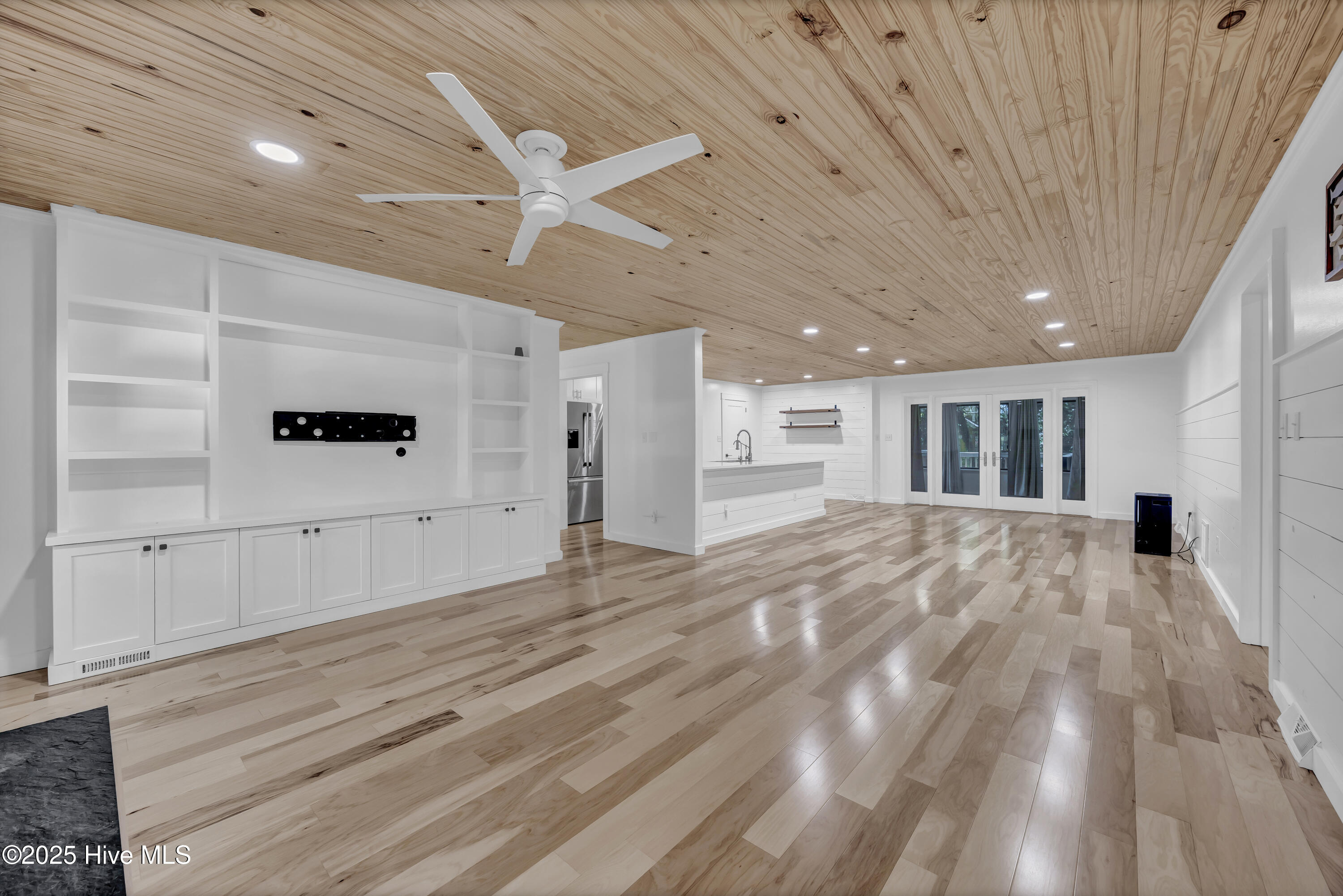 611 Harper Avenue, Carolina Beach, NC 28428 – photo 12: IMG_0207