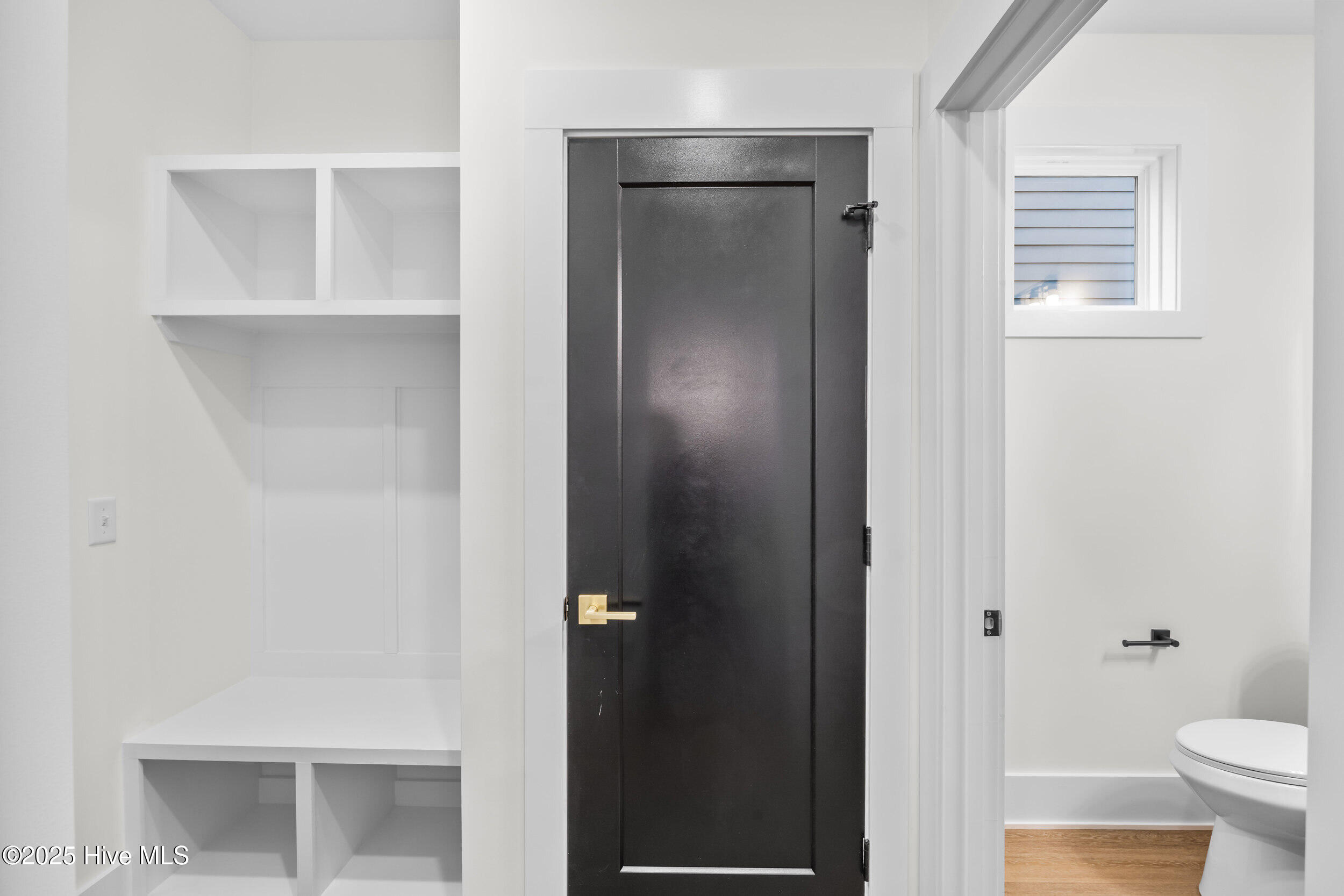 100557890 | Photo 19