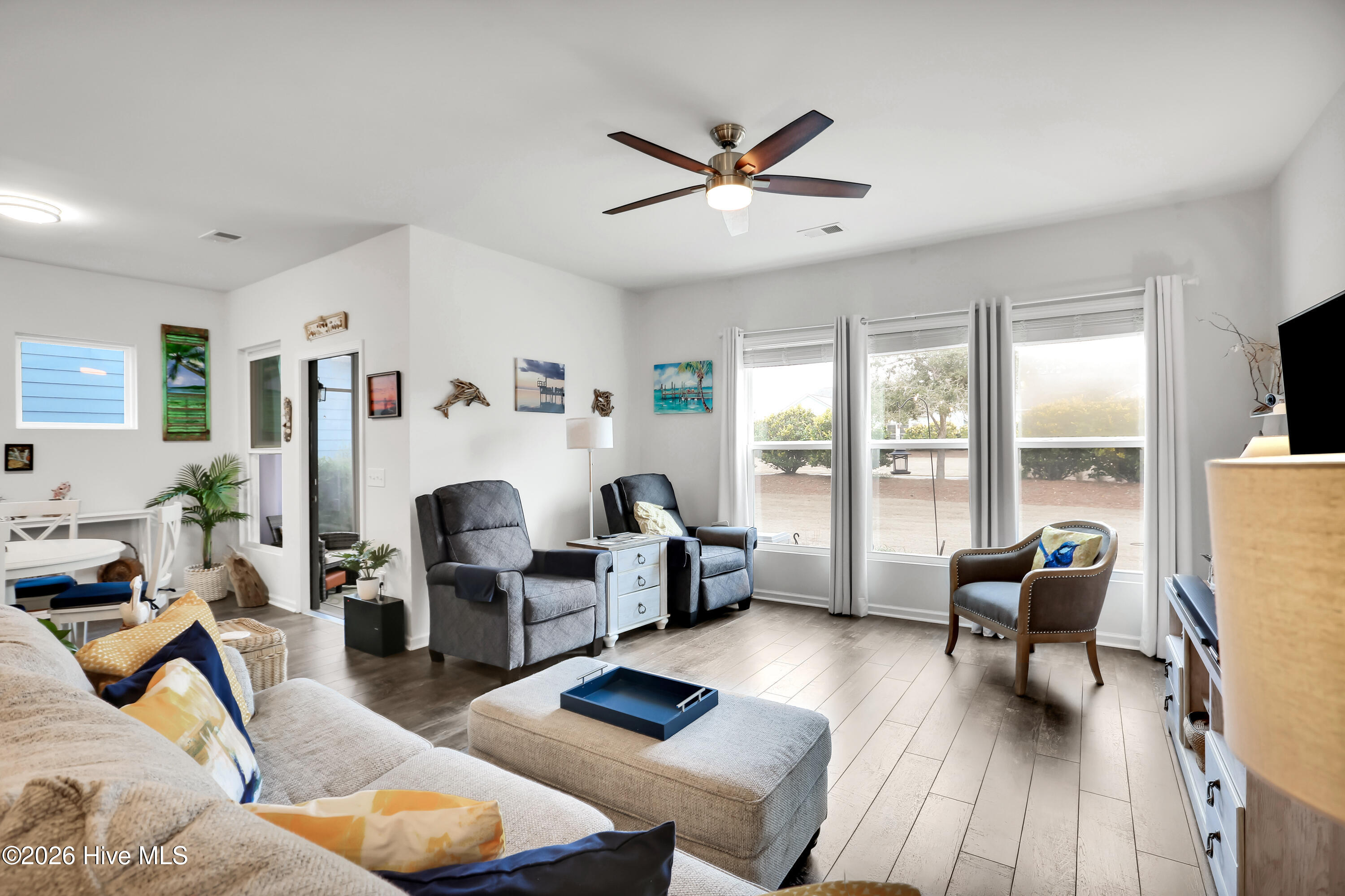 100558115 | Photo 16