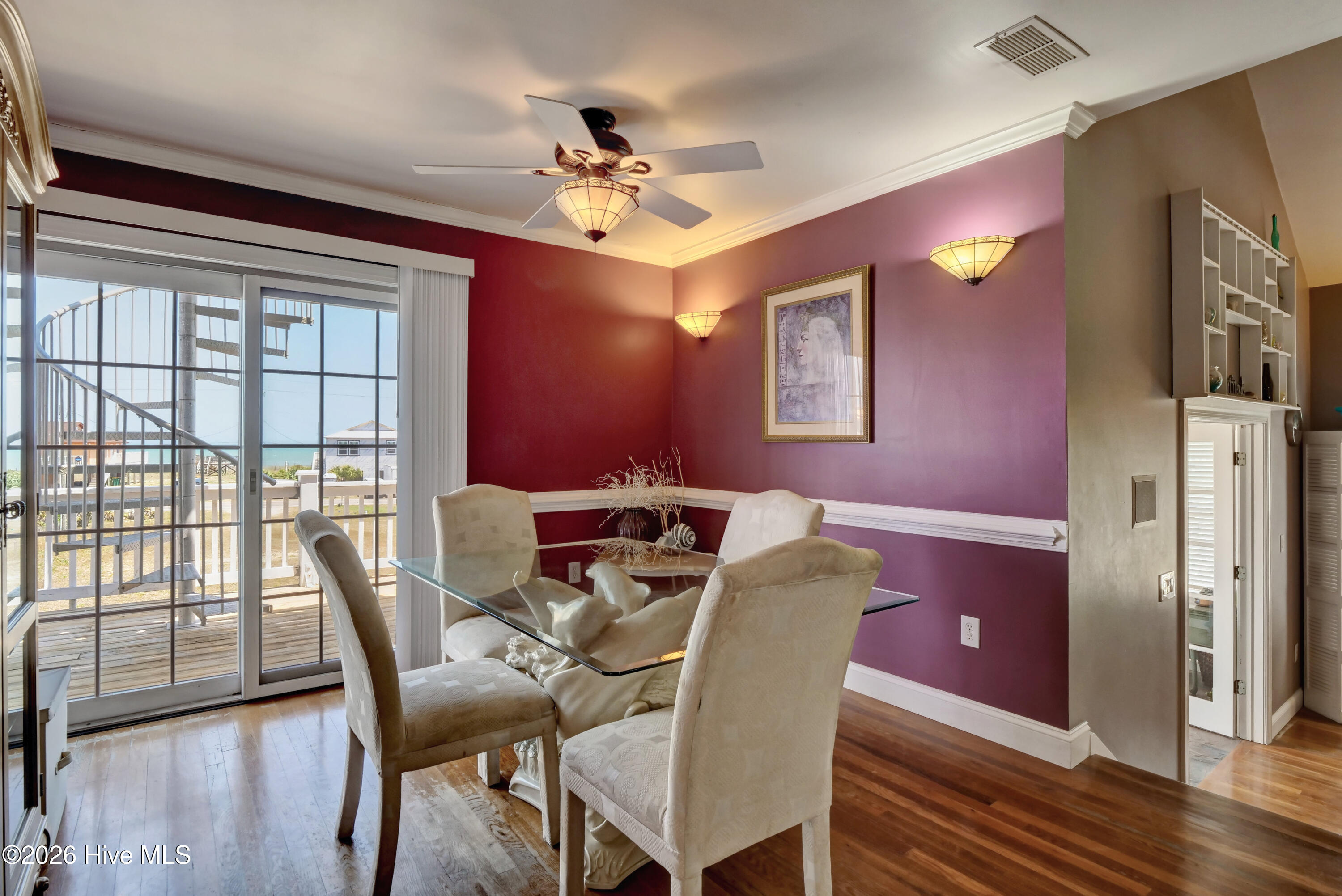 100563472 | Photo 12