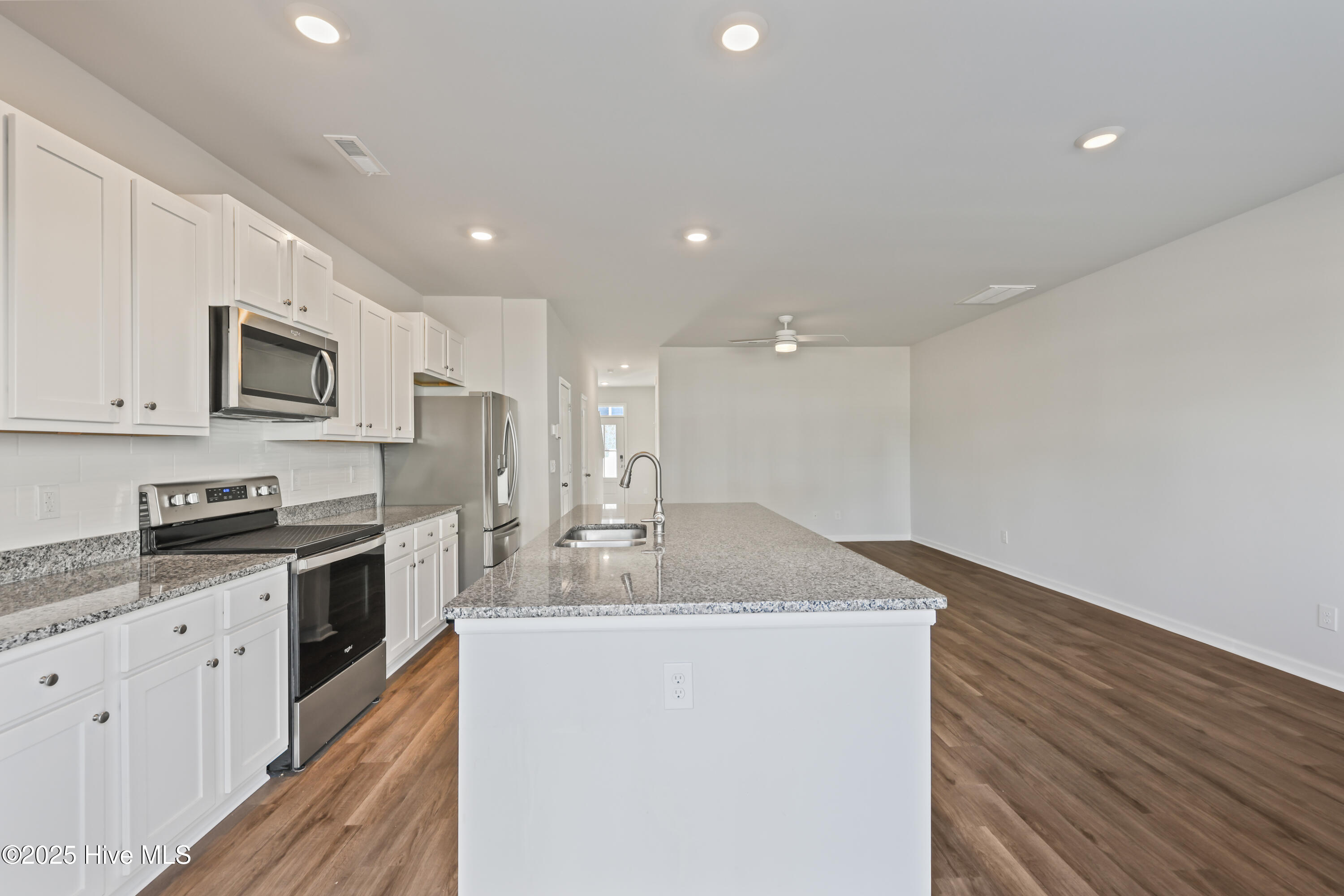 100546543 | Photo 11