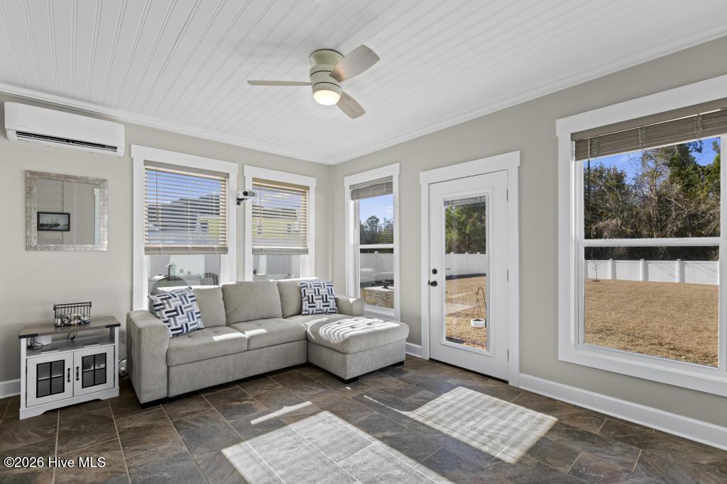 100558898 | Photo 22