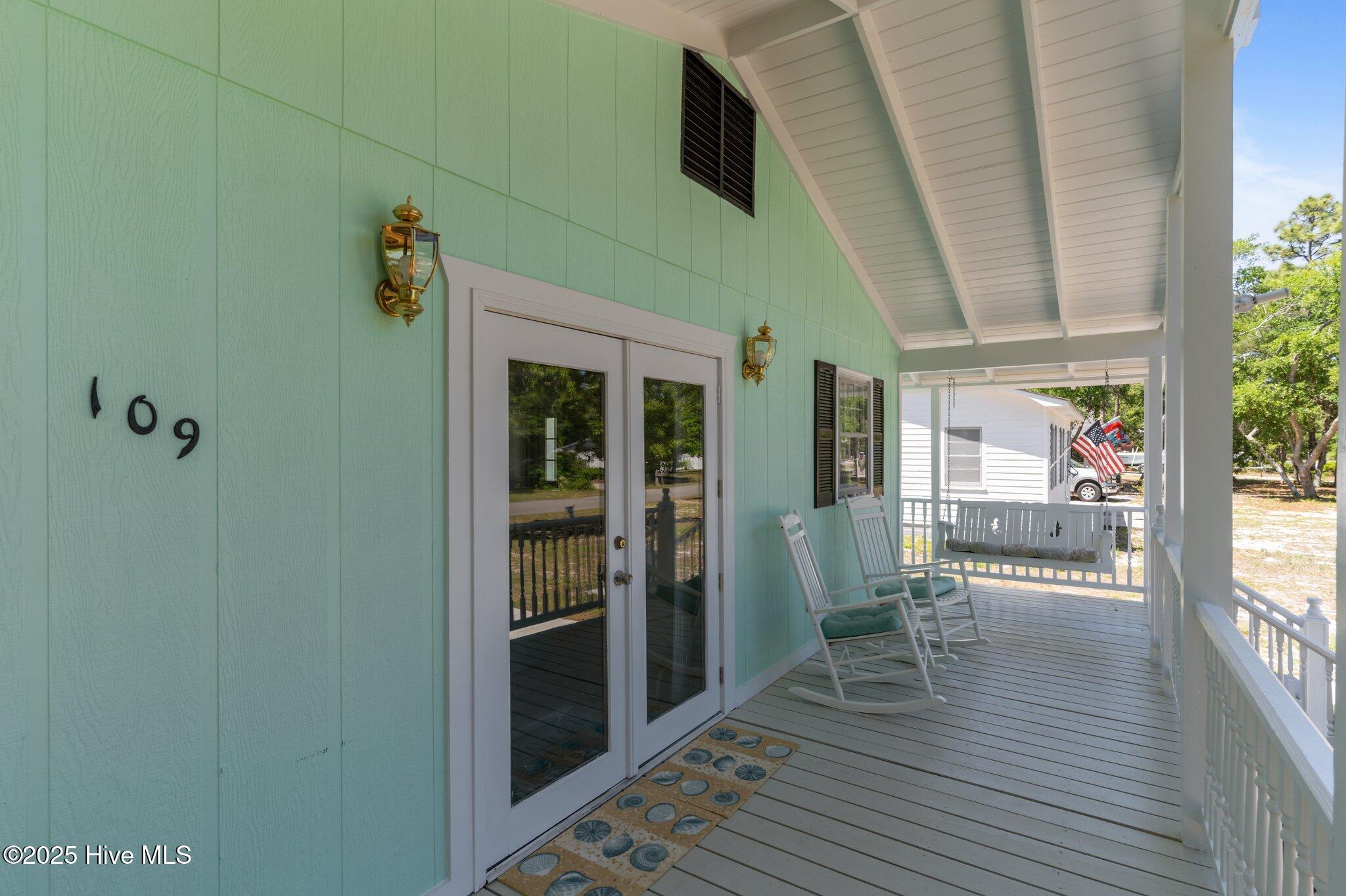 100494109 | Photo 23