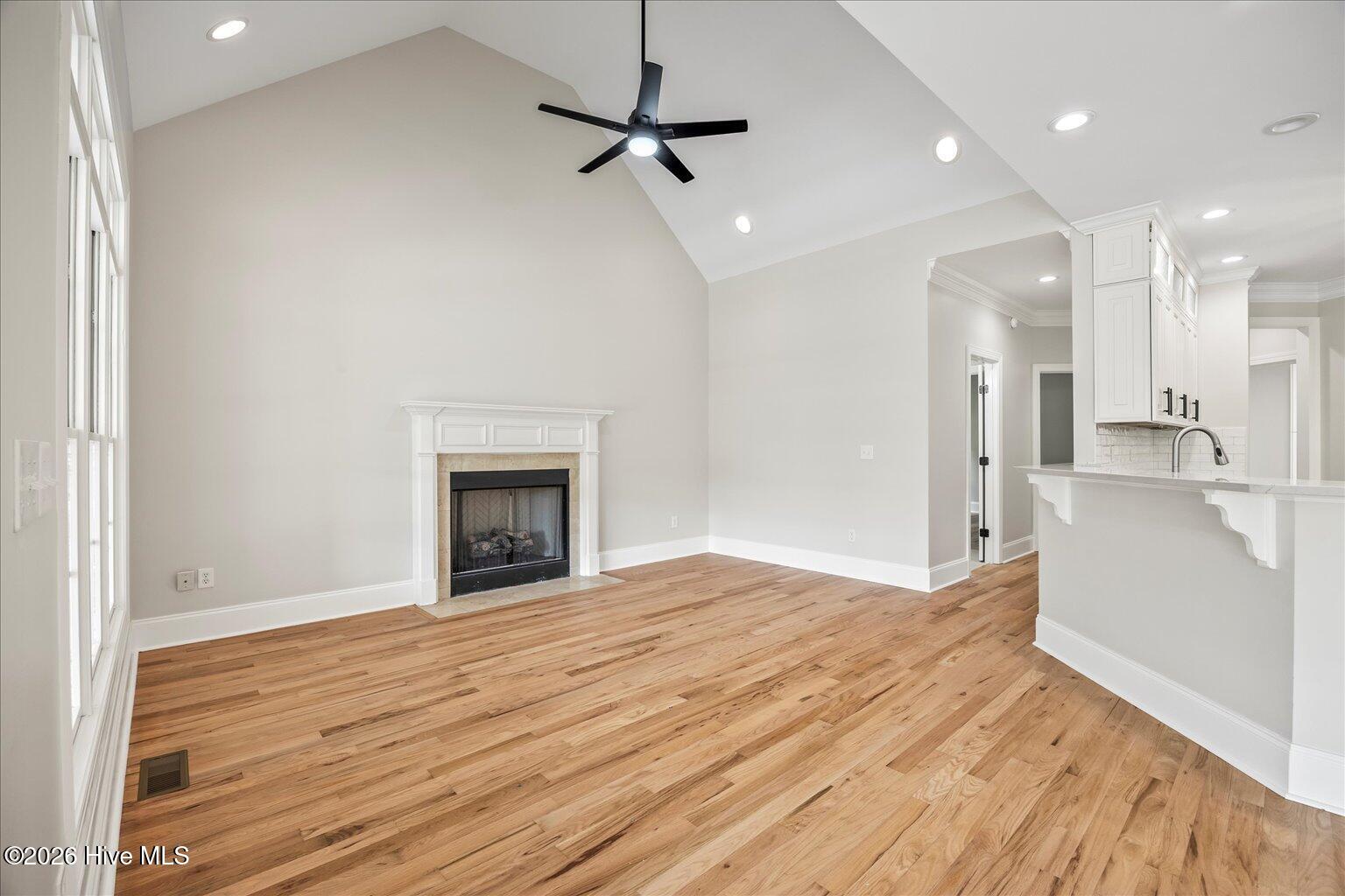 100560992 | Photo 17