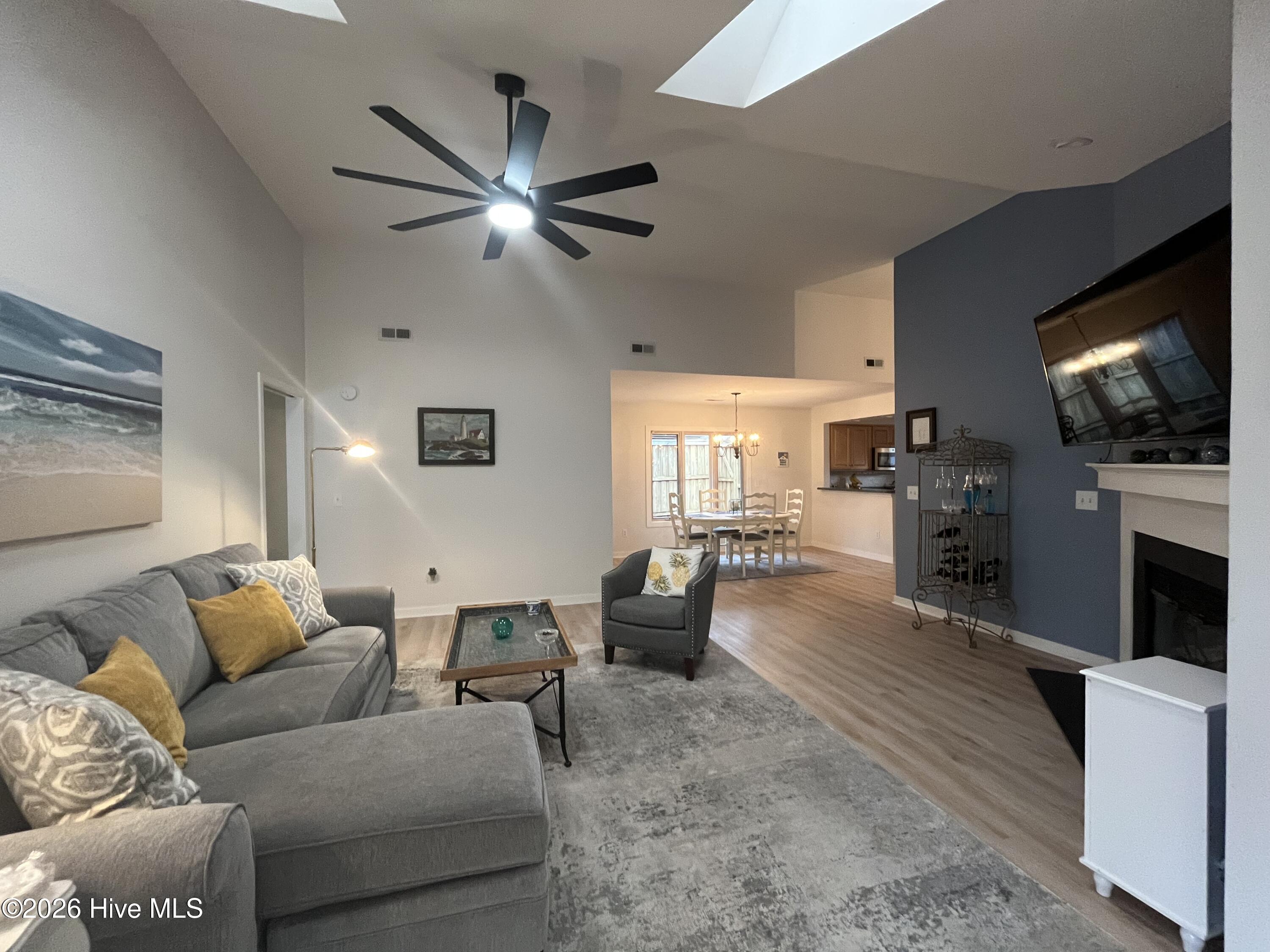 100556332 | Photo 15