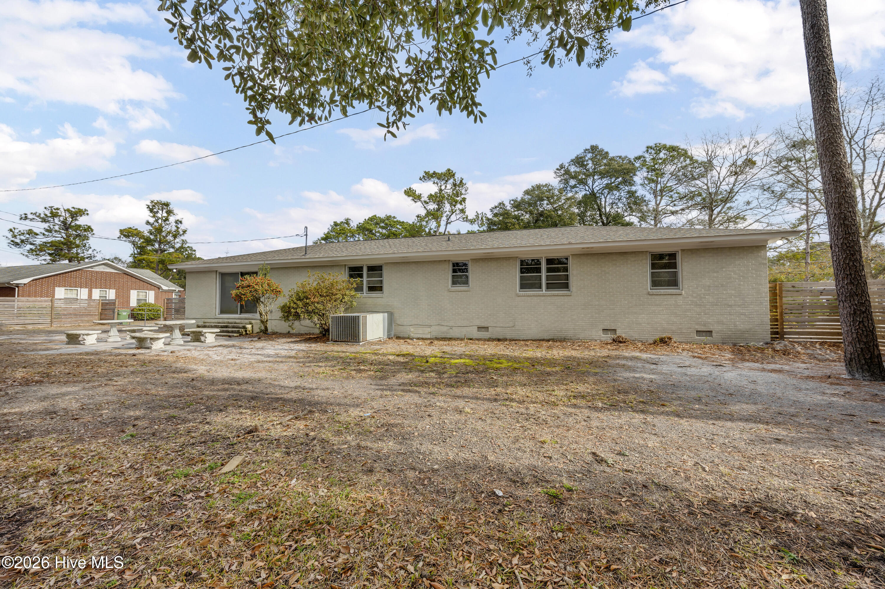 100548669 | Photo 27