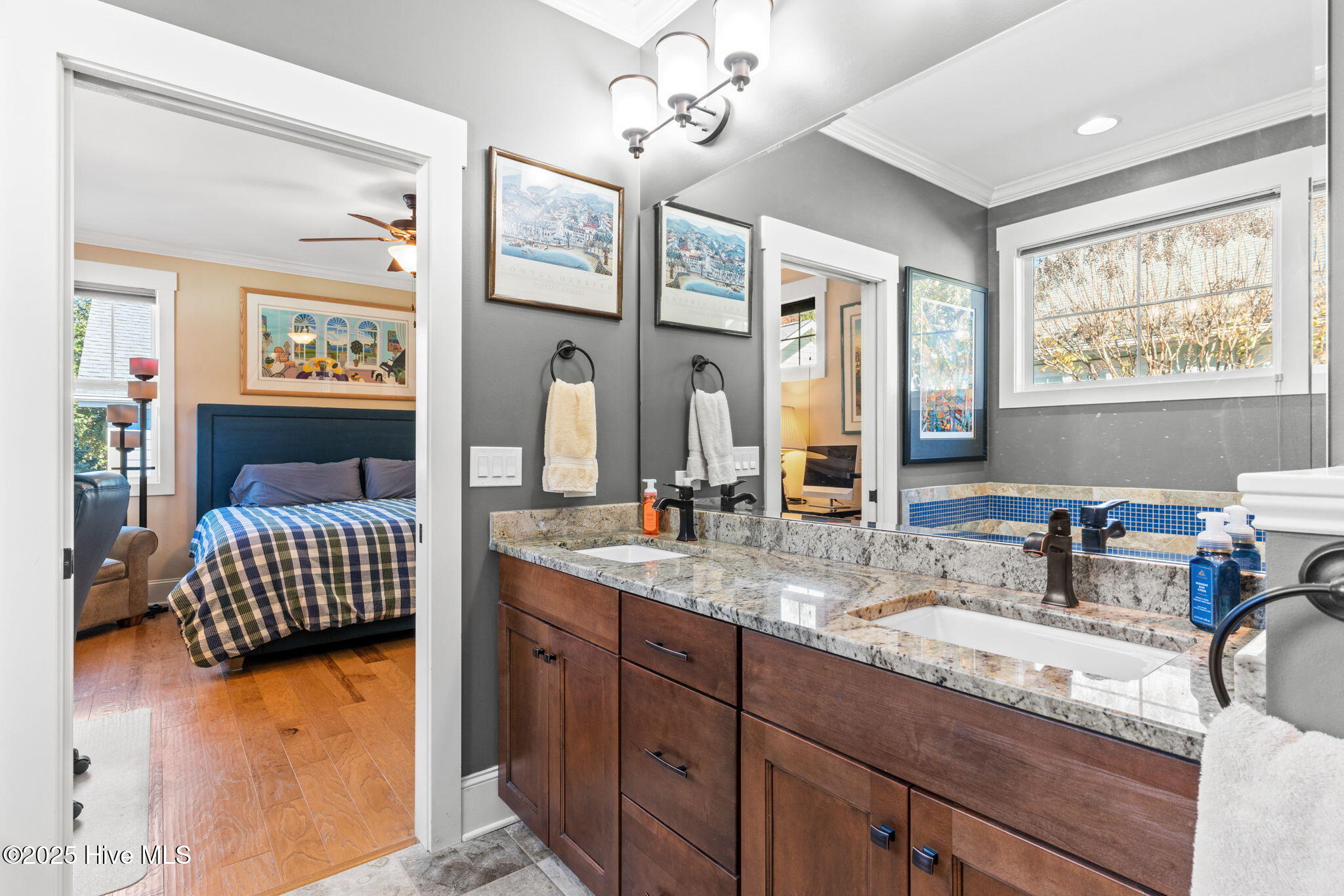 100541992 | Photo 38