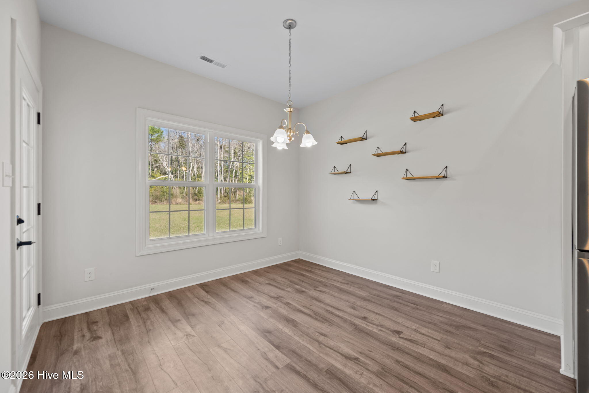 100561720 | Photo 18