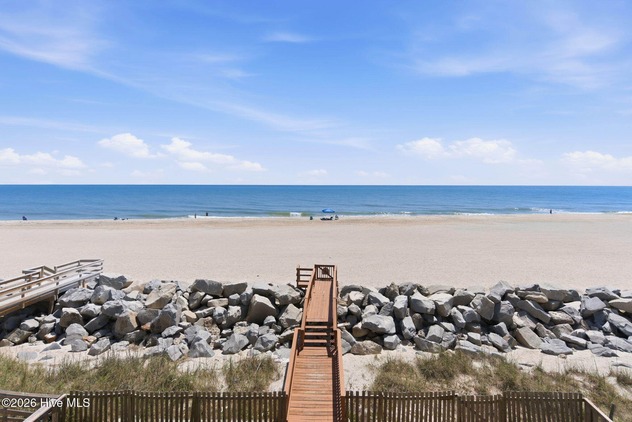 100570337 | Photo 42