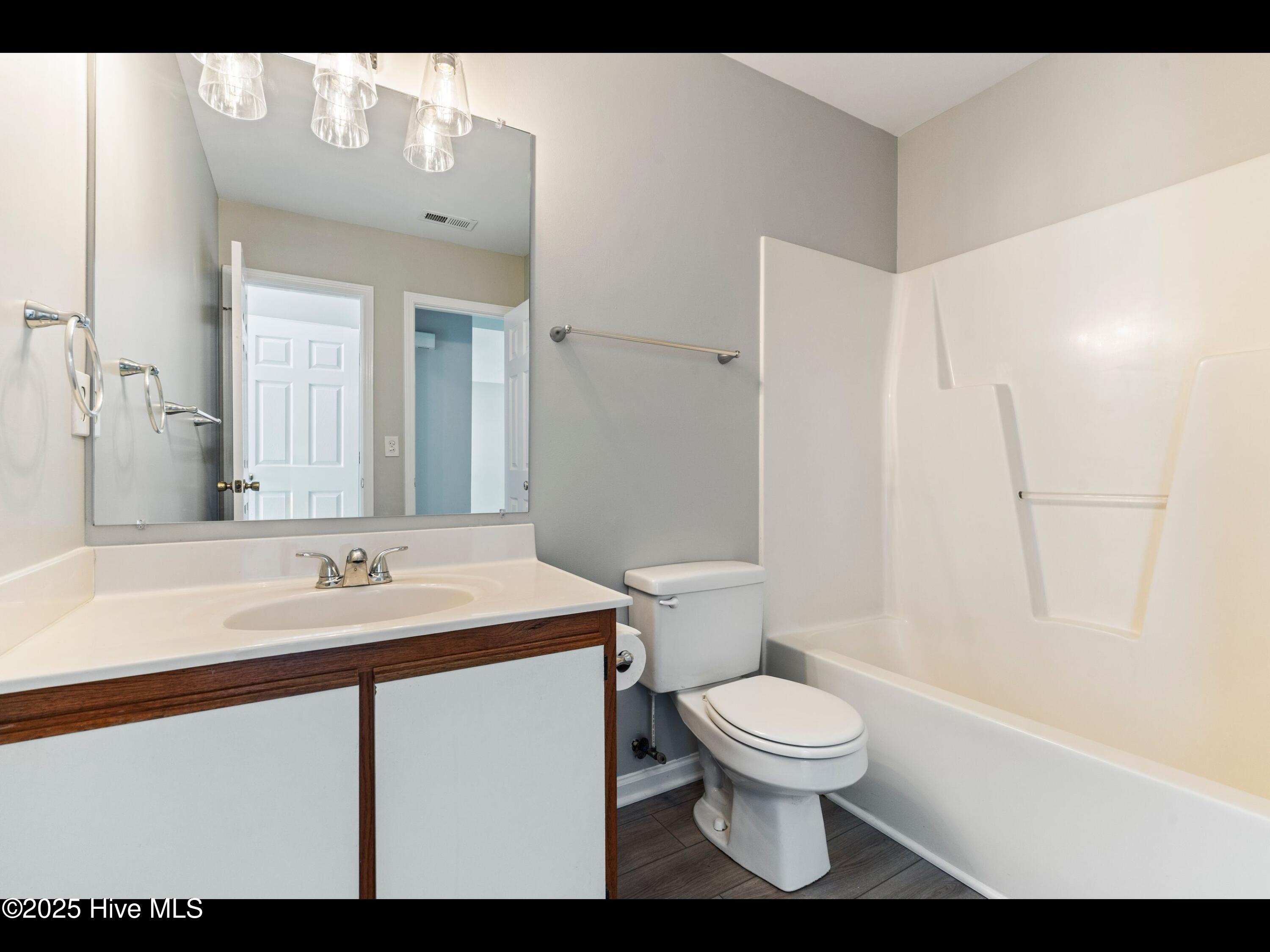 100510875 | Photo 19