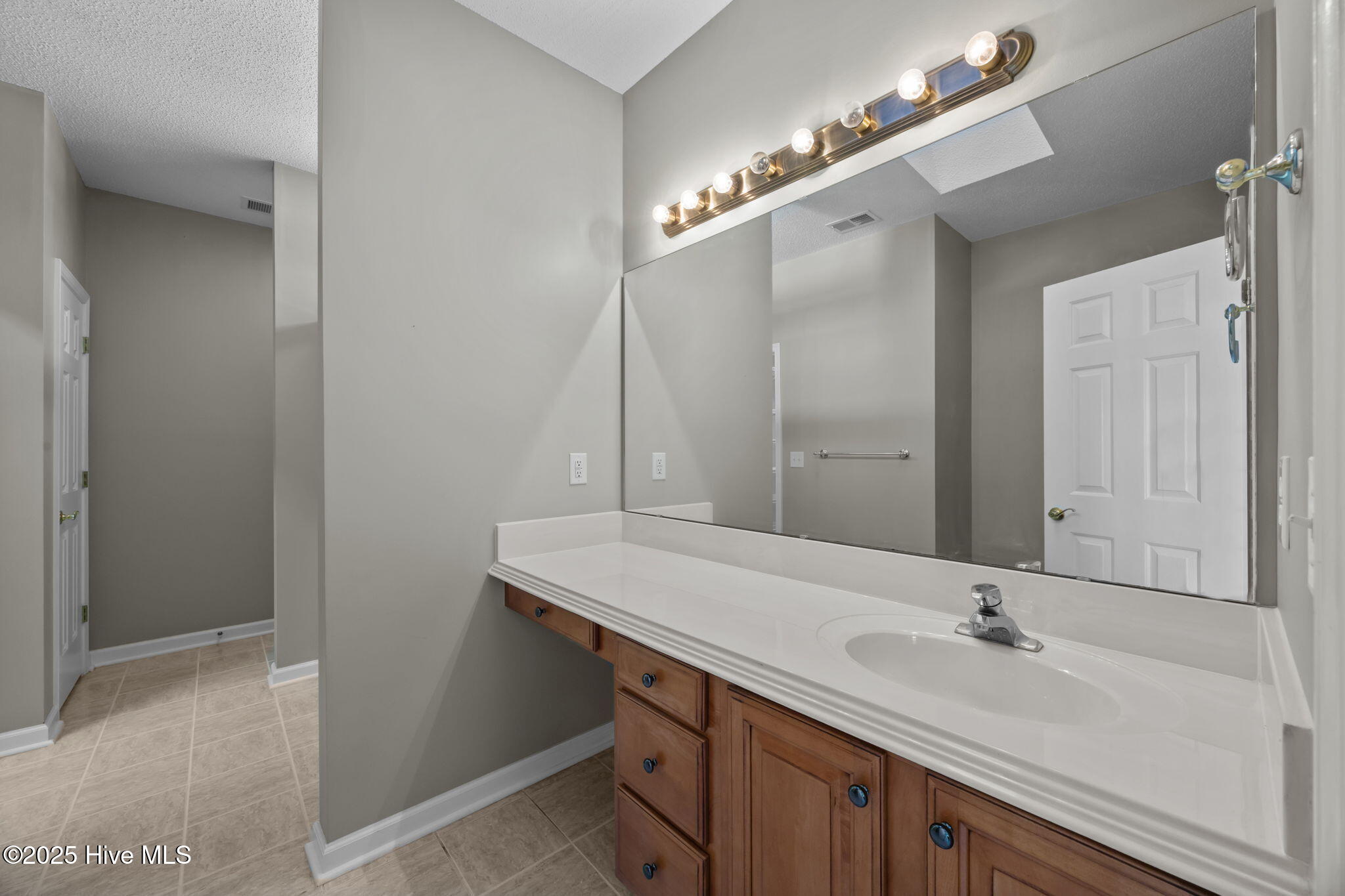 100539449 | Photo 20