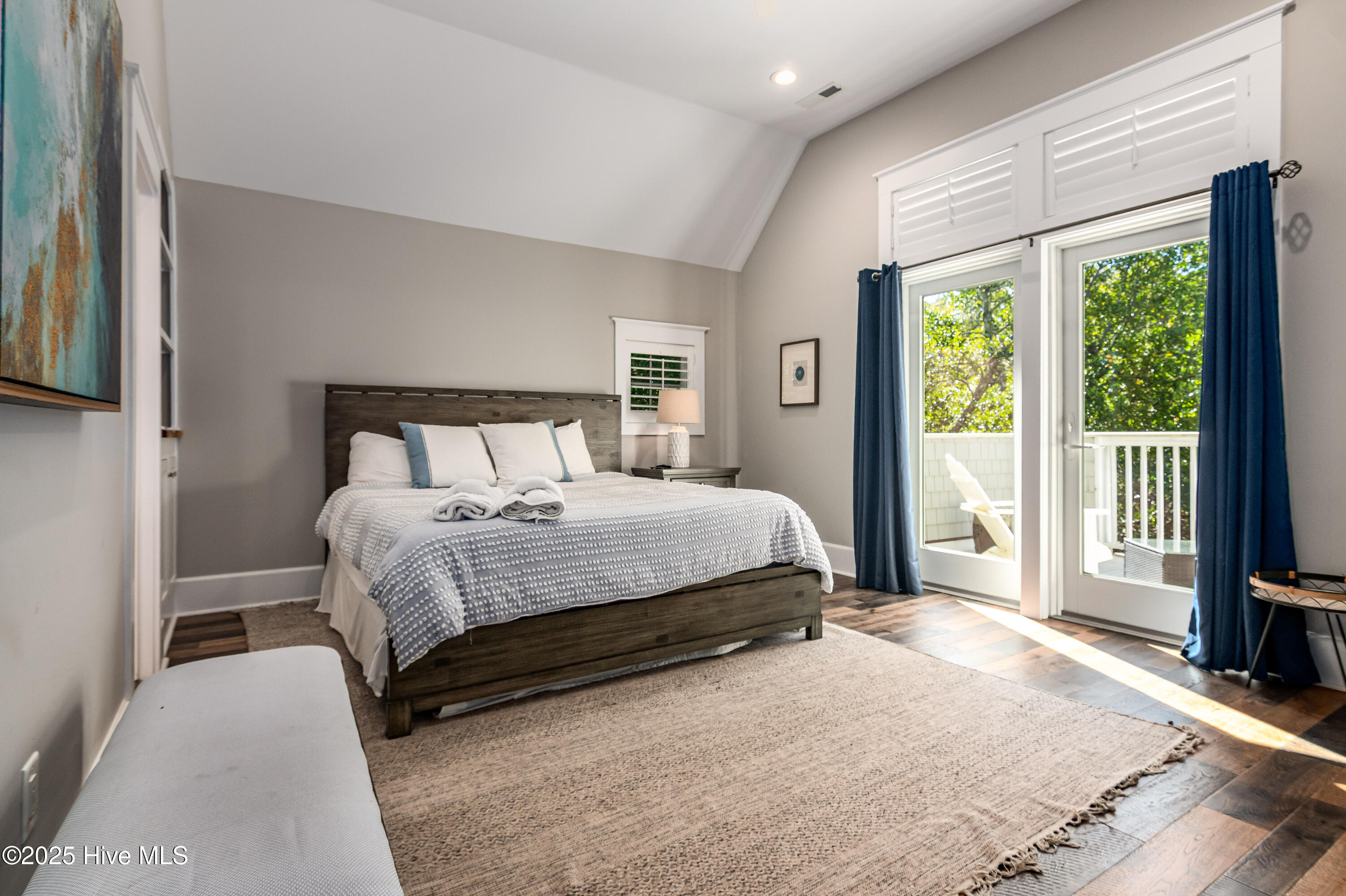 100530236 | Photo 48