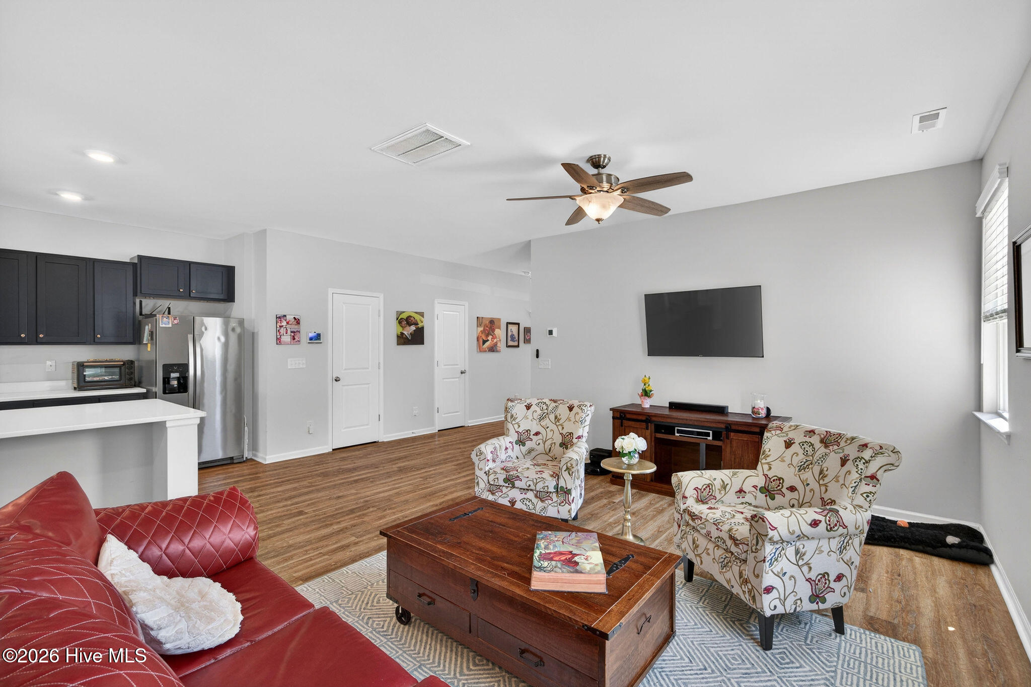 100570180 | Photo 12