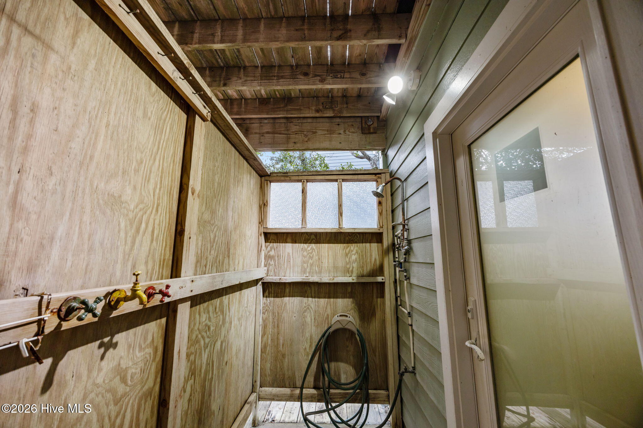 100552067 | Photo 42