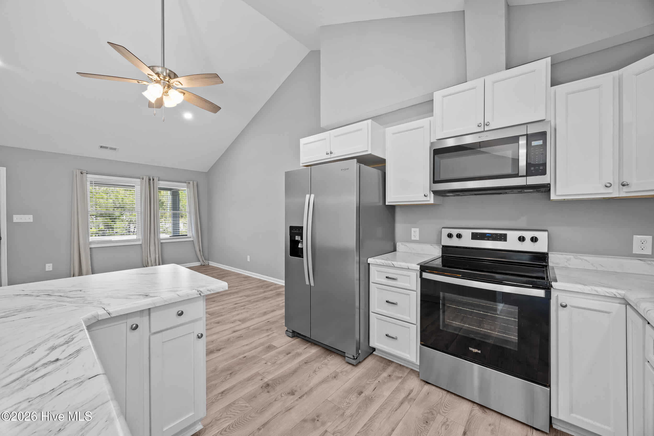 100566907 | Photo 20