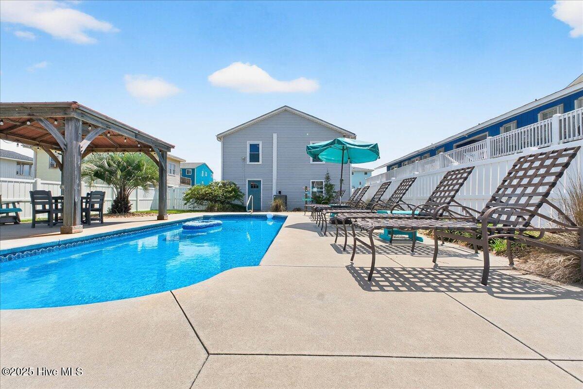 100527780 | Photo 51