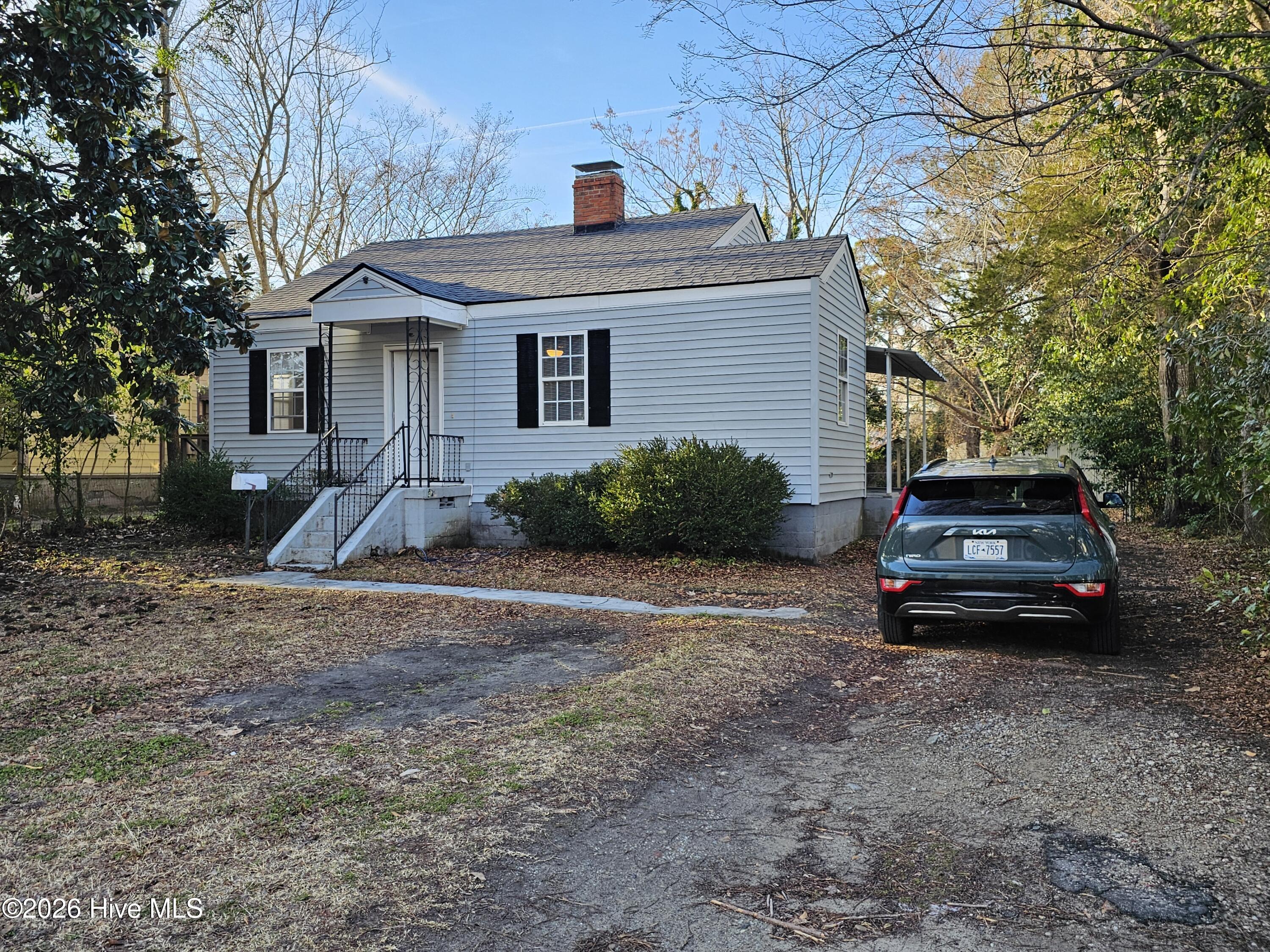 Undisclosed Address, Farmville, NC, 27828